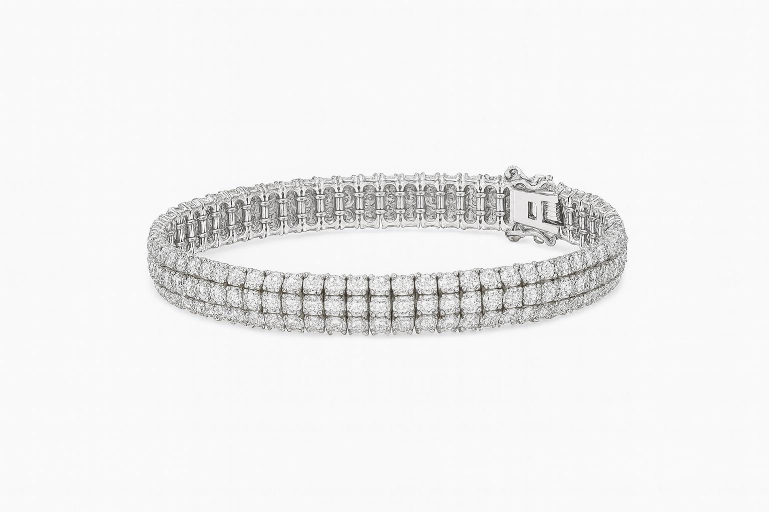 Bracciale Tennis a tre file di diamanti da 14 carati in oro bianco 14K

Descrizione

Questo splendido bracciale tennis a tre file è realizzato in oro bianco 14 carati e impreziosito da 14 carati di diamanti naturali a taglio brillante. Classificati