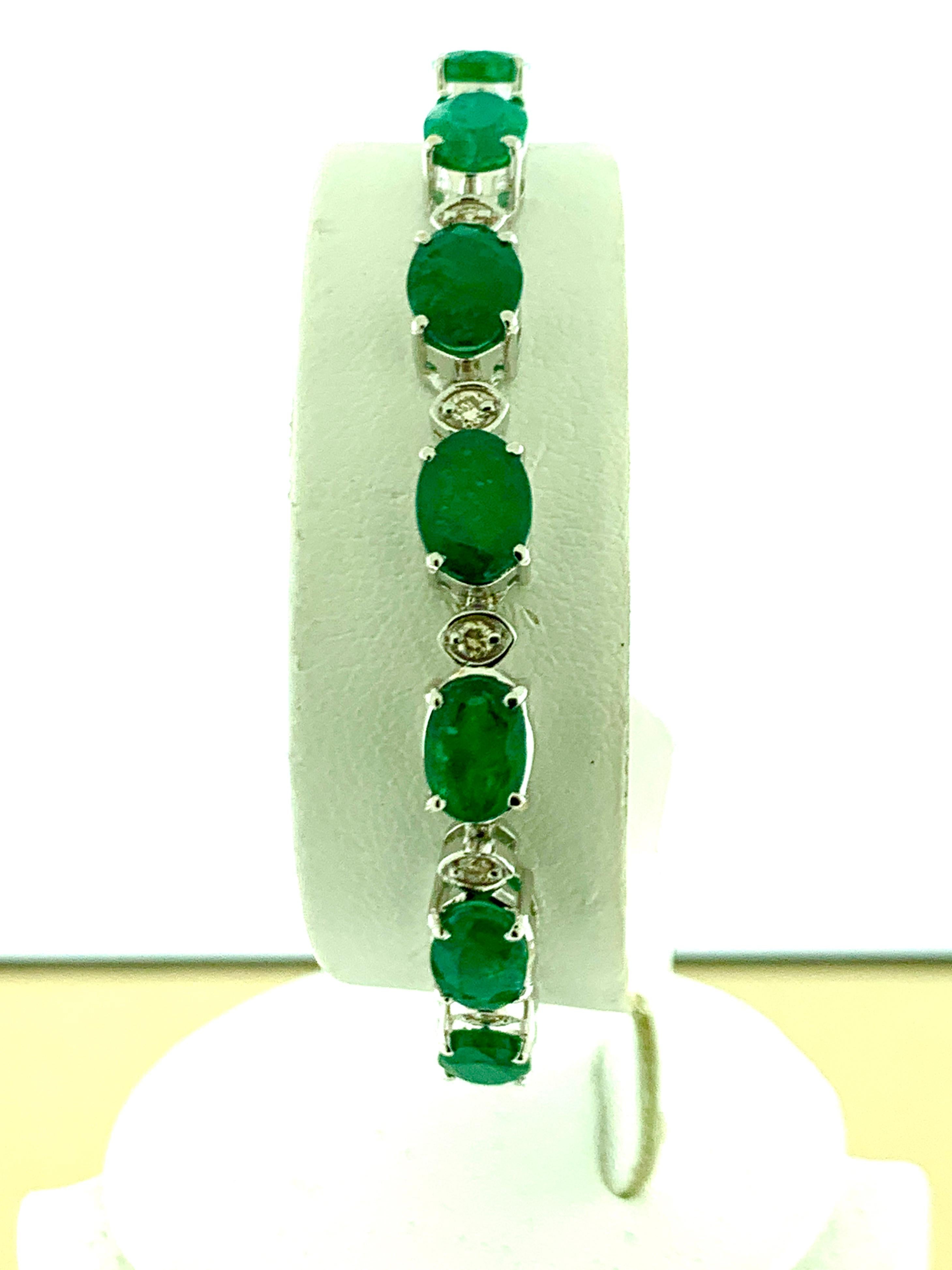 14 Carat Emerald 0.8 Carat Diamond Tennis Bracelet 18 Karat White Gold In New Condition For Sale In New York, NY