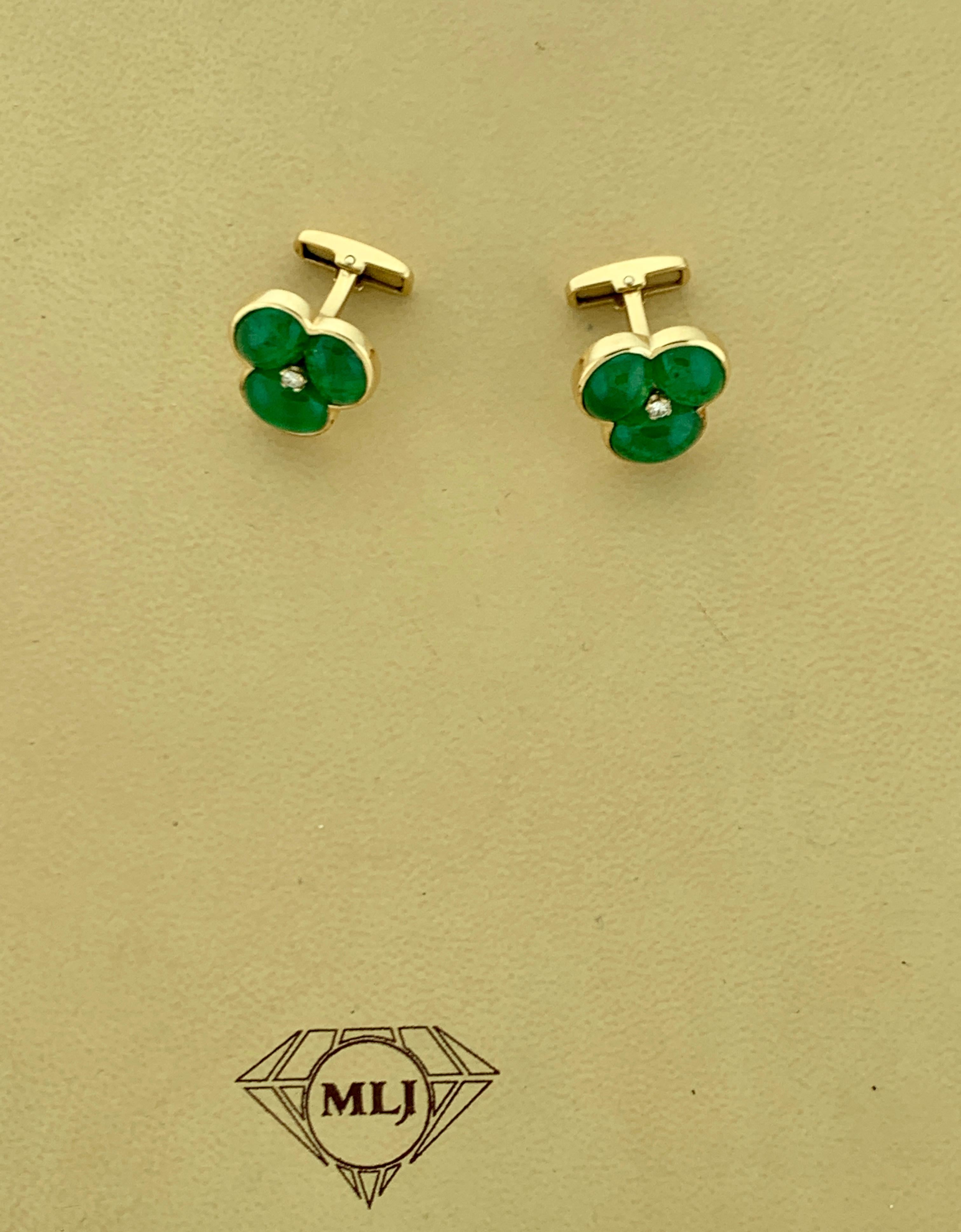 14 Carat Emerald Cabochon and Diamond Cufflinks in 14 Karat Yellow Gold Men In Excellent Condition In New York, NY