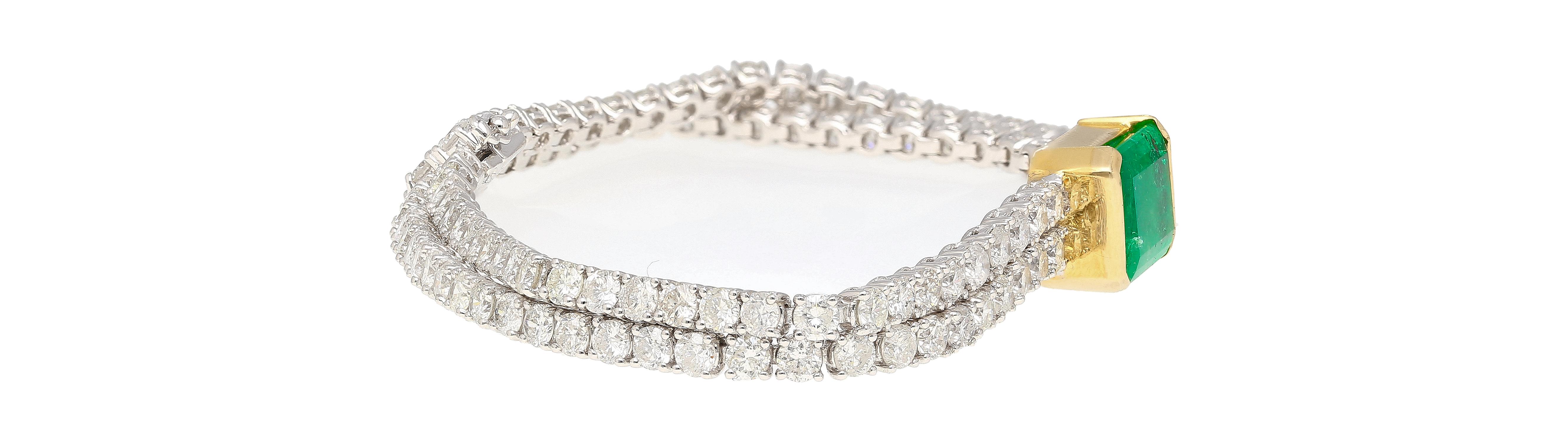 14 Carat Emerald Center and Diamond 2 Strand Tennis Bracelet In New Condition For Sale In Miami, FL