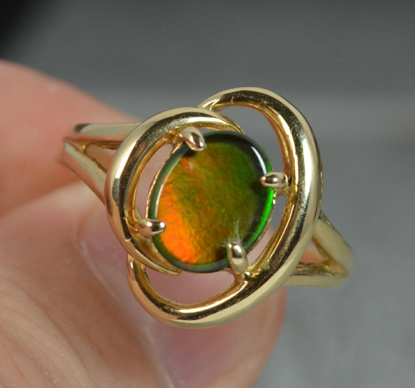 A superb ladies ammolite ring.
Solid 14 carat yellow gold ring.
Designed with an oval ammolite doublet to centre in four claw. 7mm x 8.8mm stone.

CONDITION ; Excellent. Well set stones. Strong, solid band, clean piece. Stunning. Please view