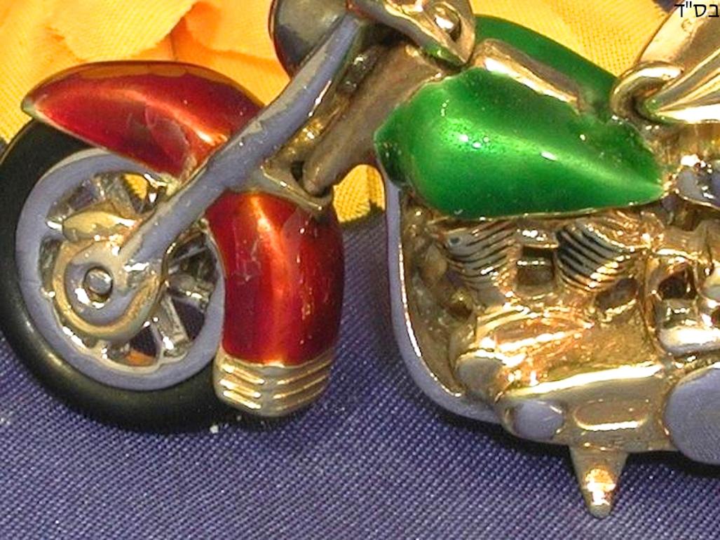 14 Carat Gold Men’s Multi-Color Enamel Harley Davidson Motorcycle Pendant In New Condition In Antwerp, BE