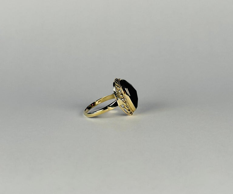 14K Yellow Gold Ring with ct Oval Faceted Garnet, Hallmarked