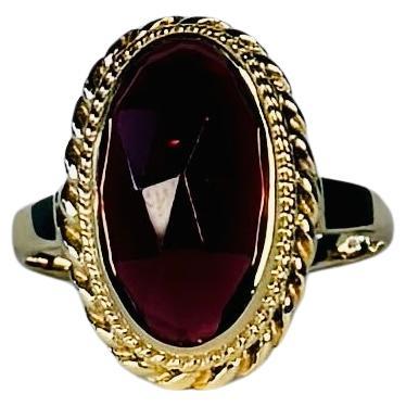 14 carat gold ring with a beautiful faceted garnet  For Sale