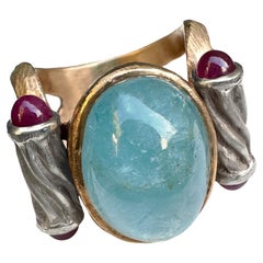 14 Karat Mossy Aquamarin „Plantagenet“ Ring aus Roségold und Weißgold mit Rubinen