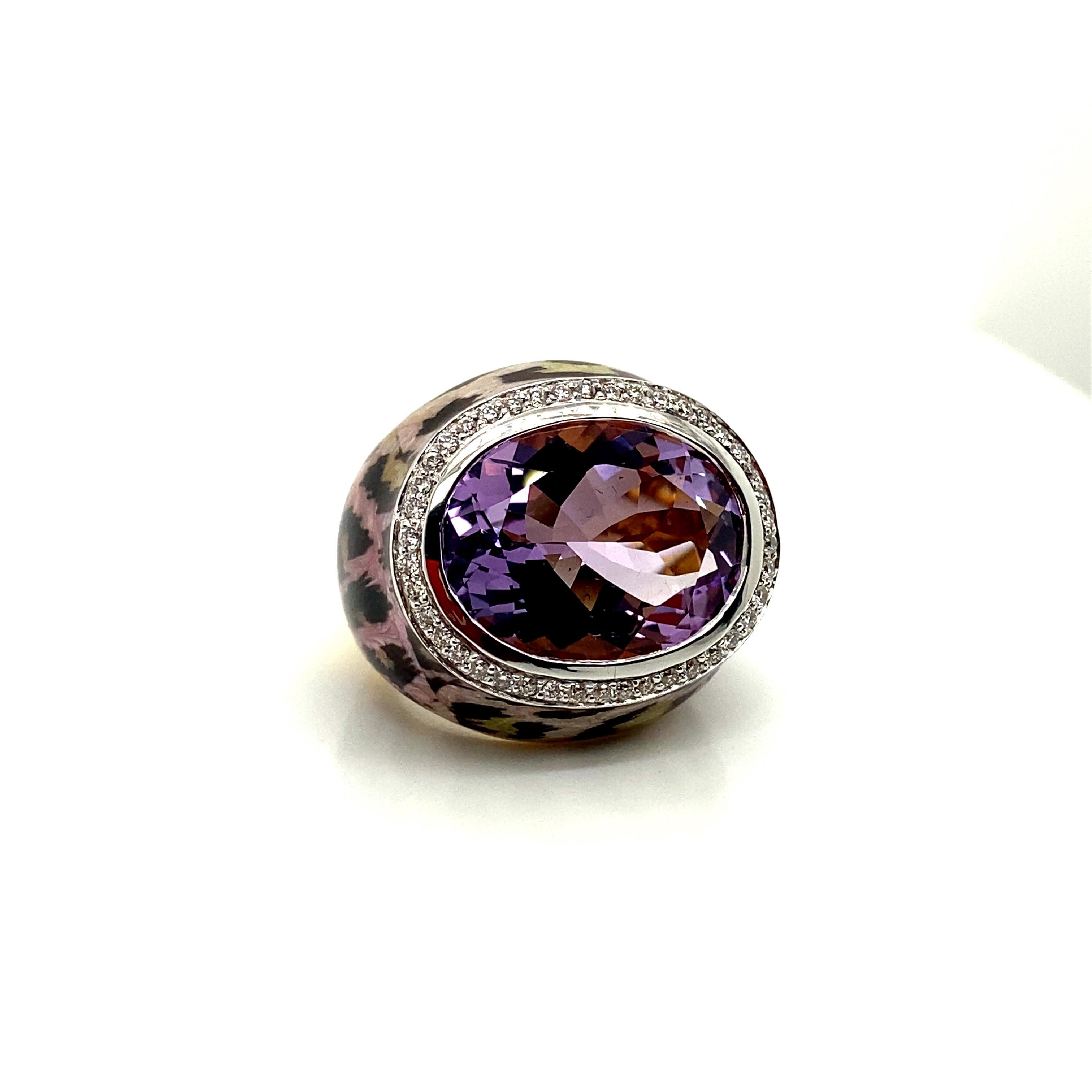 14 Carat Natural Oval-Cut Amethyst and White Diamond Yellow Gold Cocktail Ring In New Condition For Sale In Hong Kong, HK