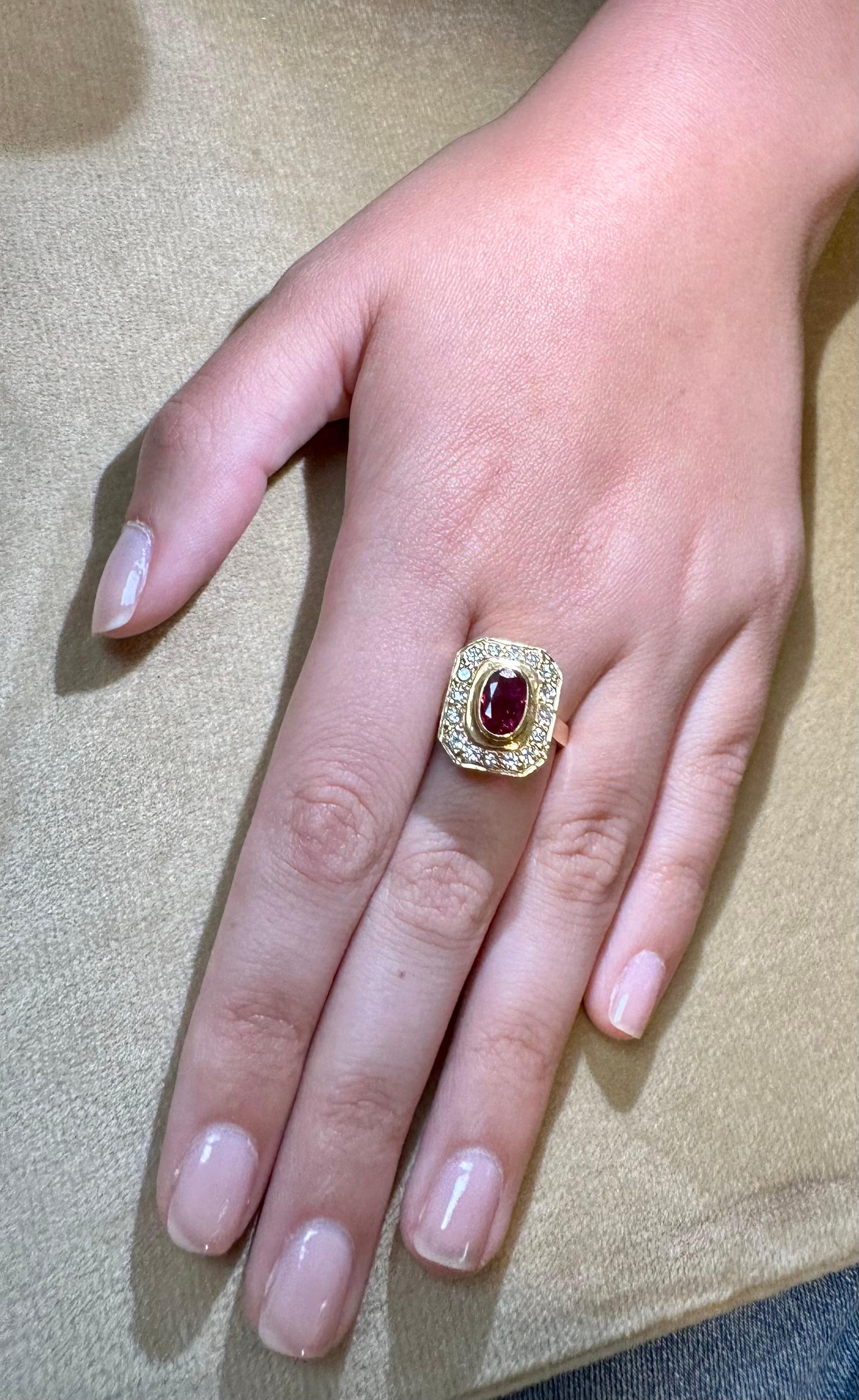 1.4 Carat Natural Oval  Ruby and 0.80 Carat Diamond 18 Karat Gold Ring For Sale 7