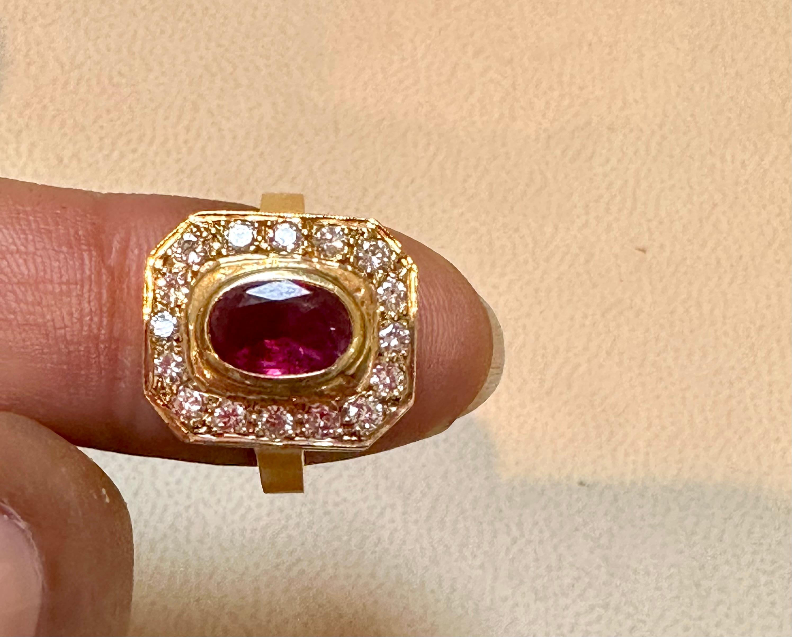 1.4 Carat Natural Oval  Ruby and 0.80 Carat Diamond 18 Karat Gold Ring In Excellent Condition For Sale In New York, NY