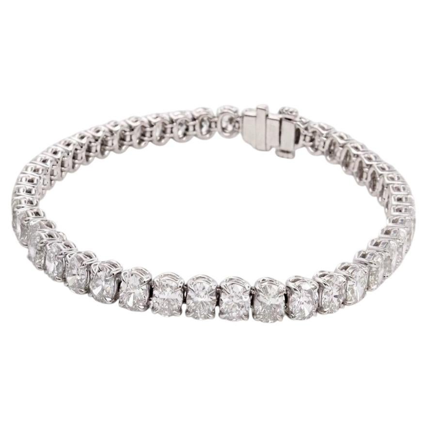 Bracelet « tennis » en platine serti de diamants ovales de 14 carats