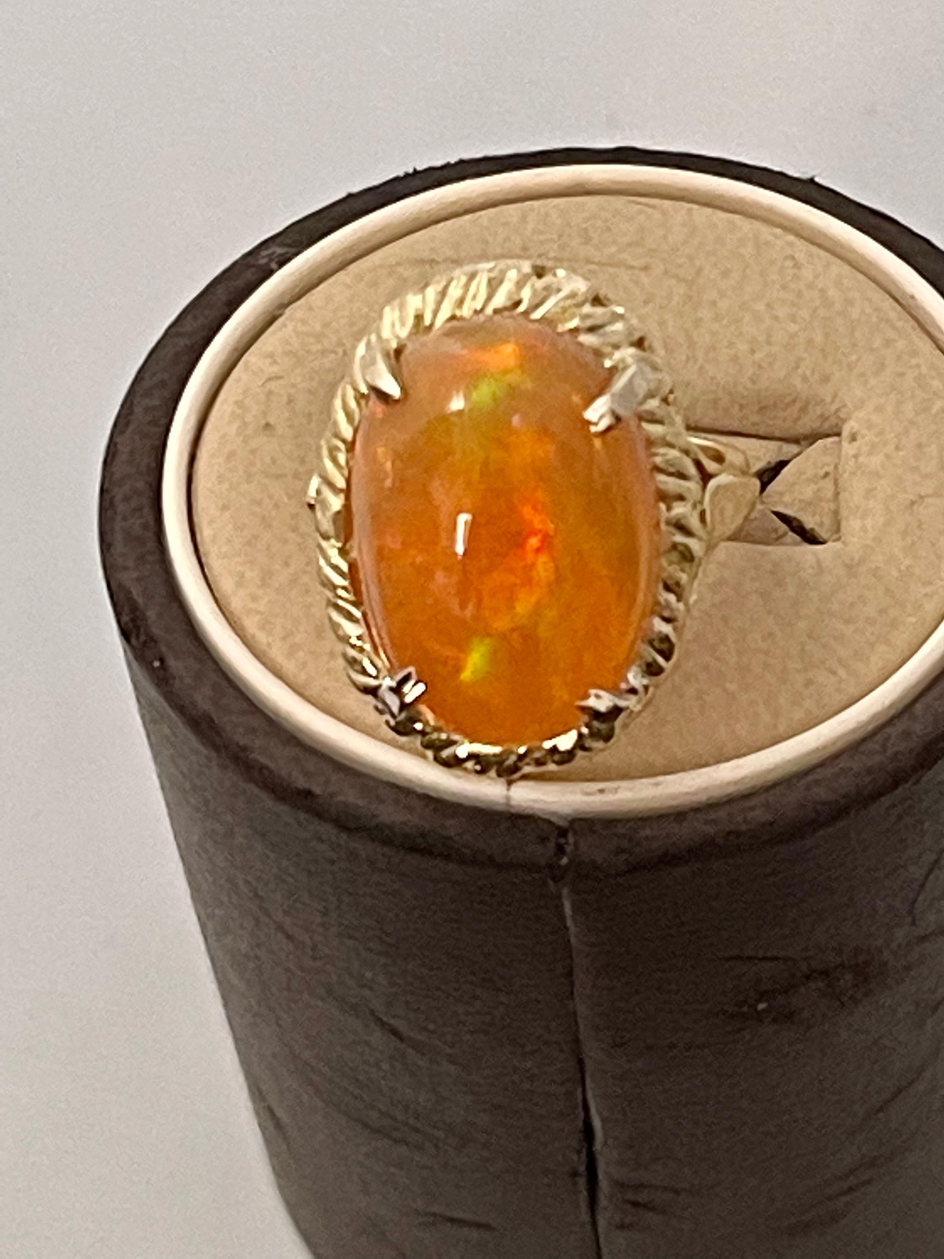 14 Karat Ovalförmiger äthiopischer Opal-Cocktailring aus 14 Karat Gelbgold mit massivem Ring im Angebot 7