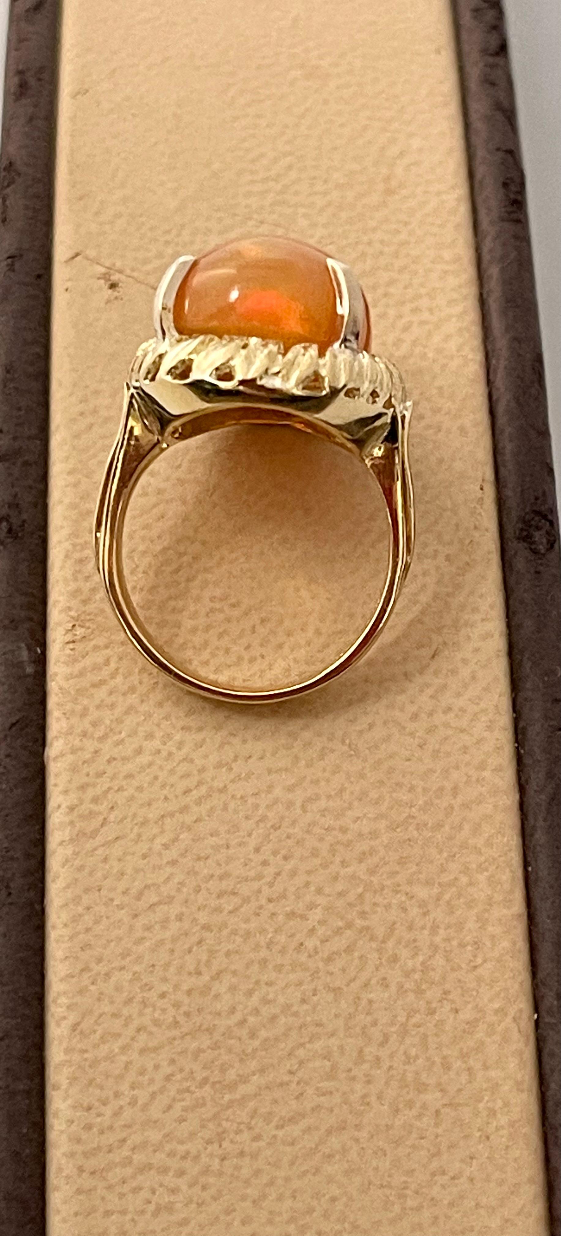 14 Carat Oval Shape Ethiopian Opal Cocktail Ring 14 Karat Yellow Gold Solid Ring en vente 2