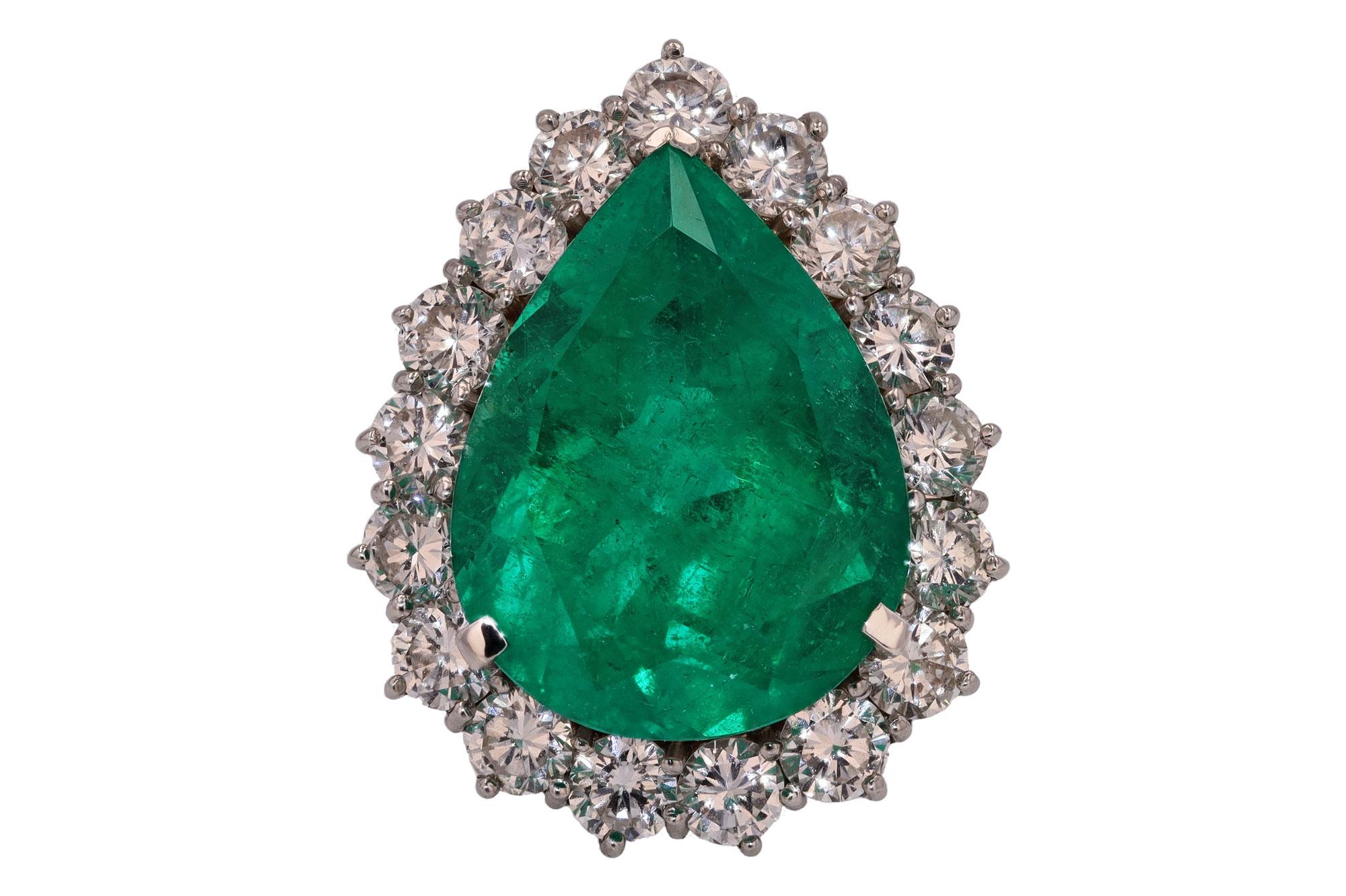 emerald pear shaped ring