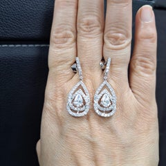 Boucles d'oreilles pendantes en diamant de 1,4 carat en forme de poire