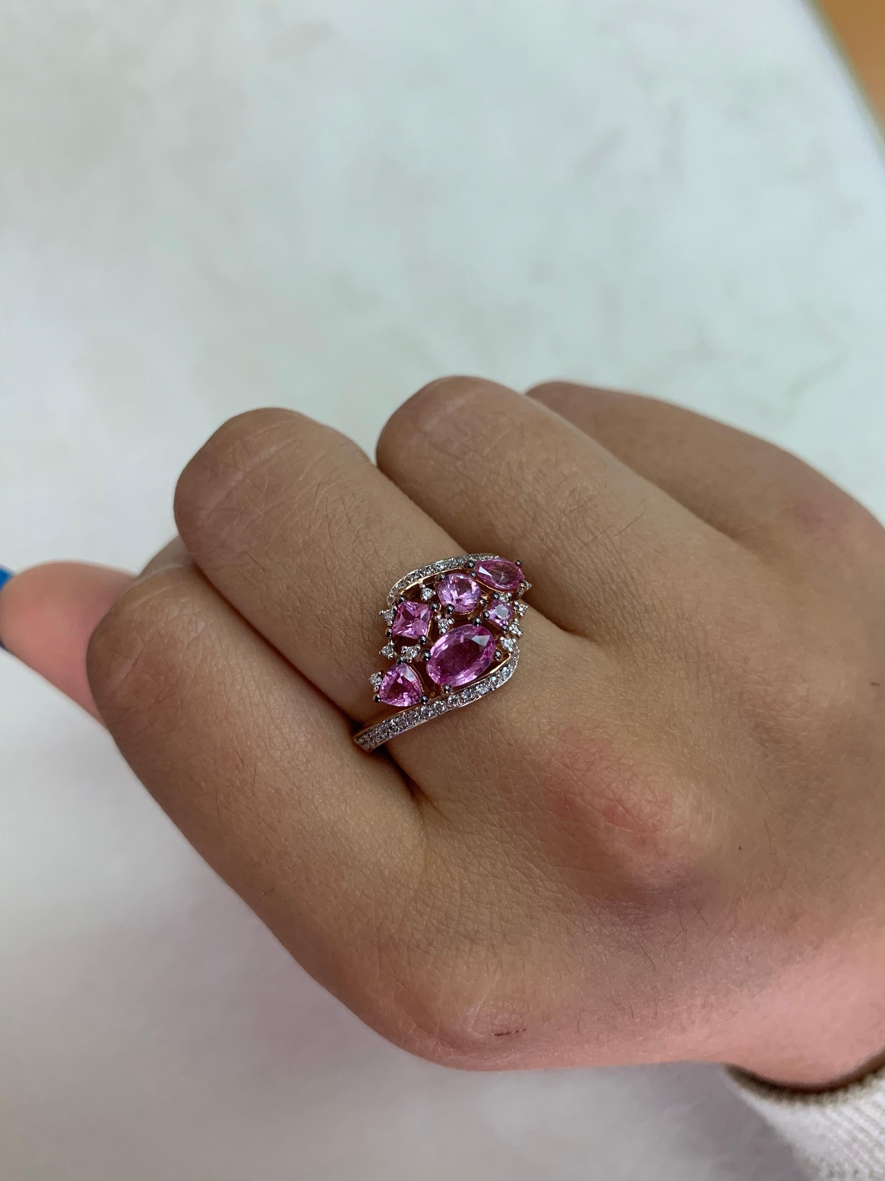 Contemporary 1.4 Carat Pink Sapphire Ring with Diamond in 18 Karat Rose Gold For Sale