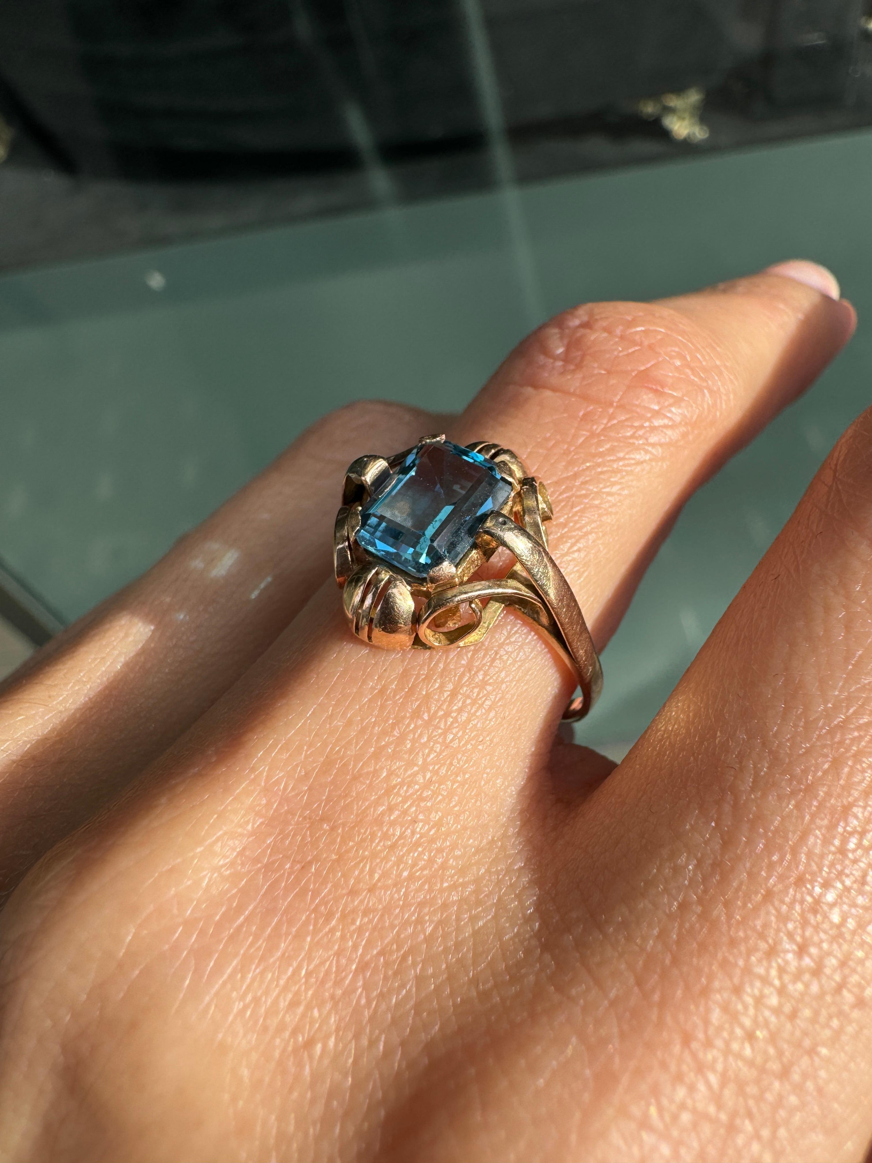 14 Carat Rose Gold and Blue Topaz Dress Ring, Circa 1930s-1940s For Sale 1
