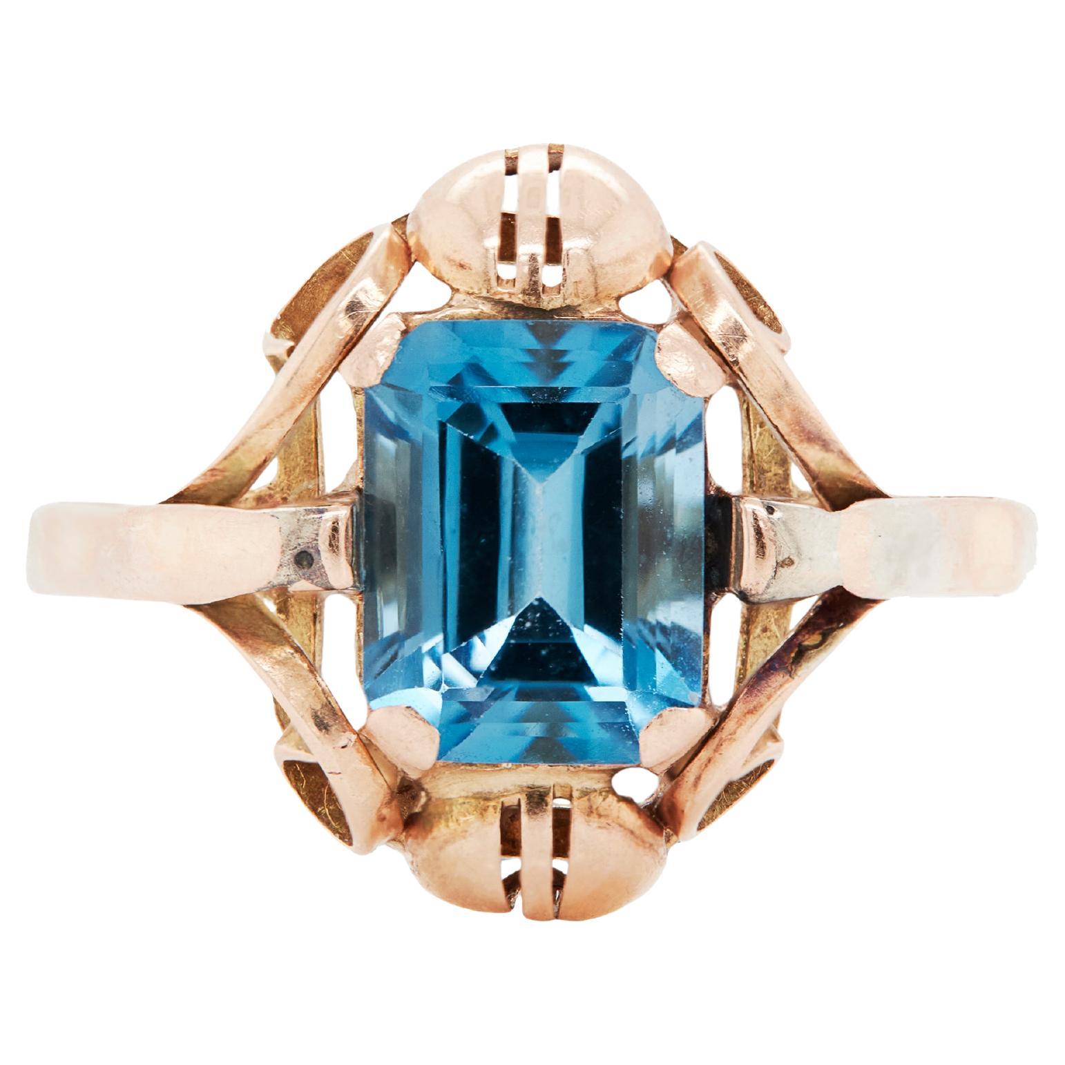 14 Carat Rose Gold and Blue Topaz Dress Ring, Circa 1930s-1940s For Sale