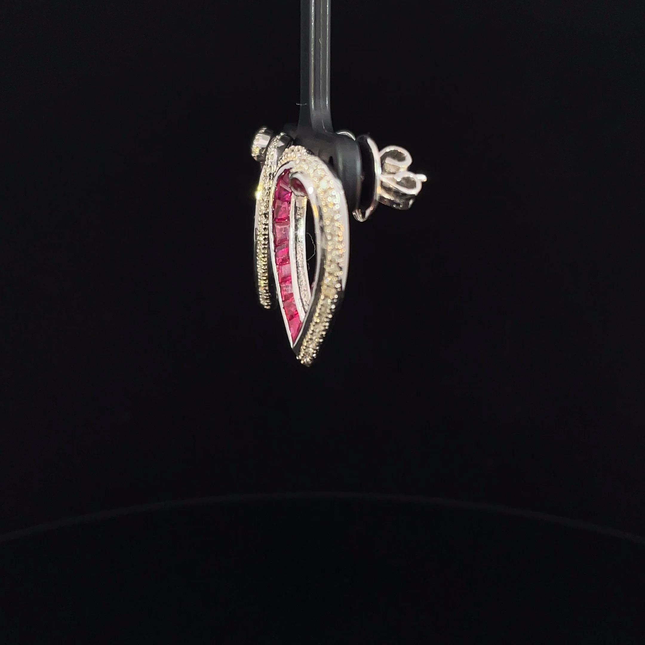 Moderne Clous en forme de cœur en rubis de 1,4 carat et diamants de 0,71 carat en vente