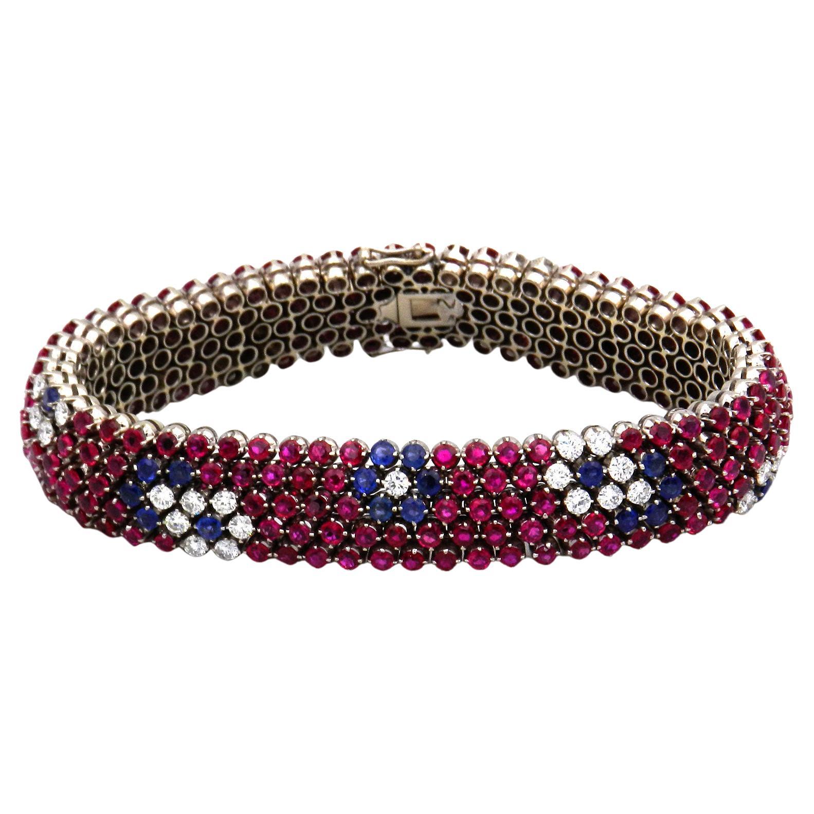 14 Carat Ruby Sapphire and Diamond Bracelet in 18K White Gold

This attractive and very flexible 18K white gold bracelet features 231 mostly natural rubies, additionally decorated with flower motifs made of natural blue sapphires and 1.85 carat