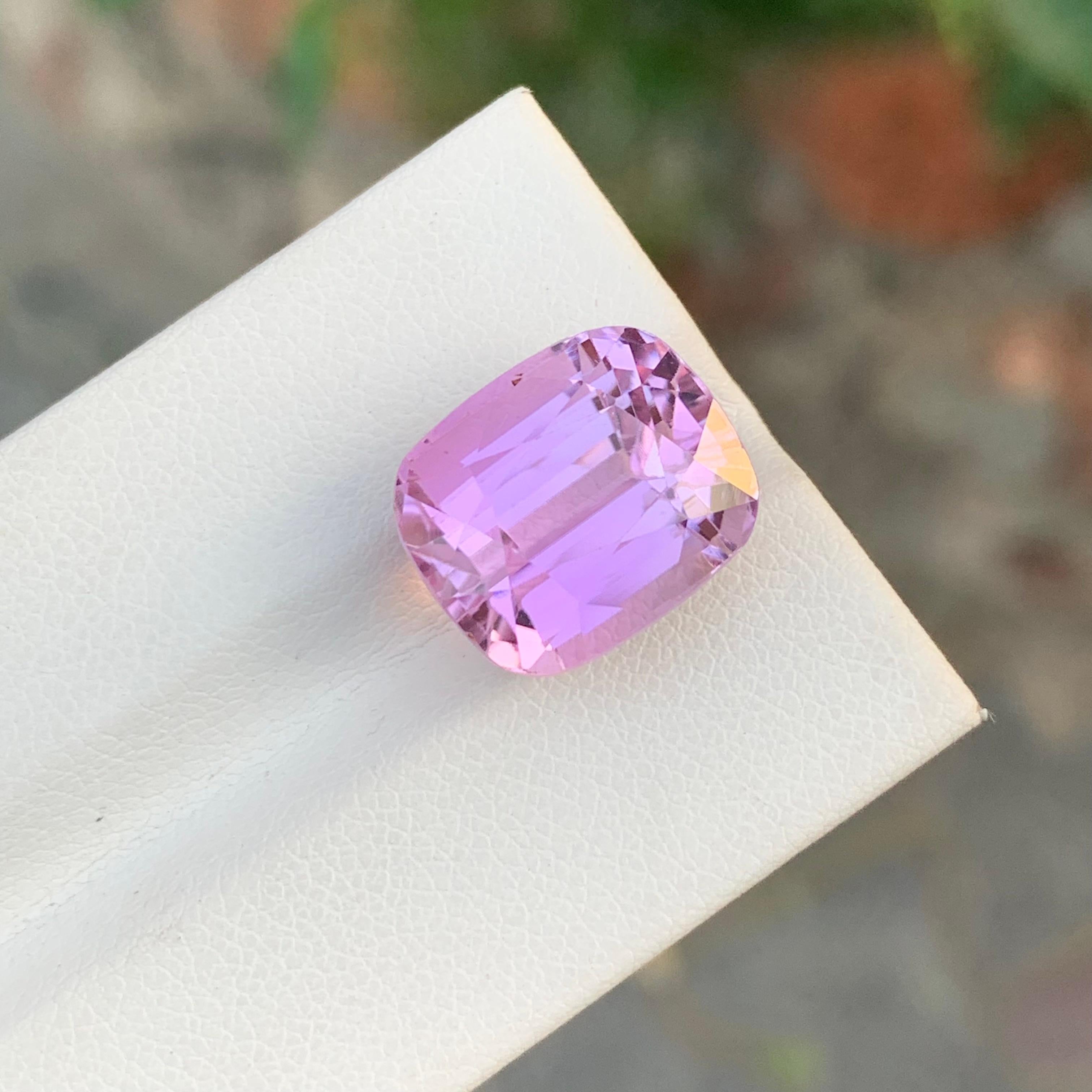 Kunzite sfusa

Peso: 14 carati
Dimensioni: 14 x 11,9 x 10,3 mm
Colore: Rosa
Origine: Kunar, Afghanistan
Certificato: Su richiesta

La Kunzite, una gemma delicata e incantevole, è apprezzata per le sue squisite sfumature dal rosa al lilla. Chiamata
