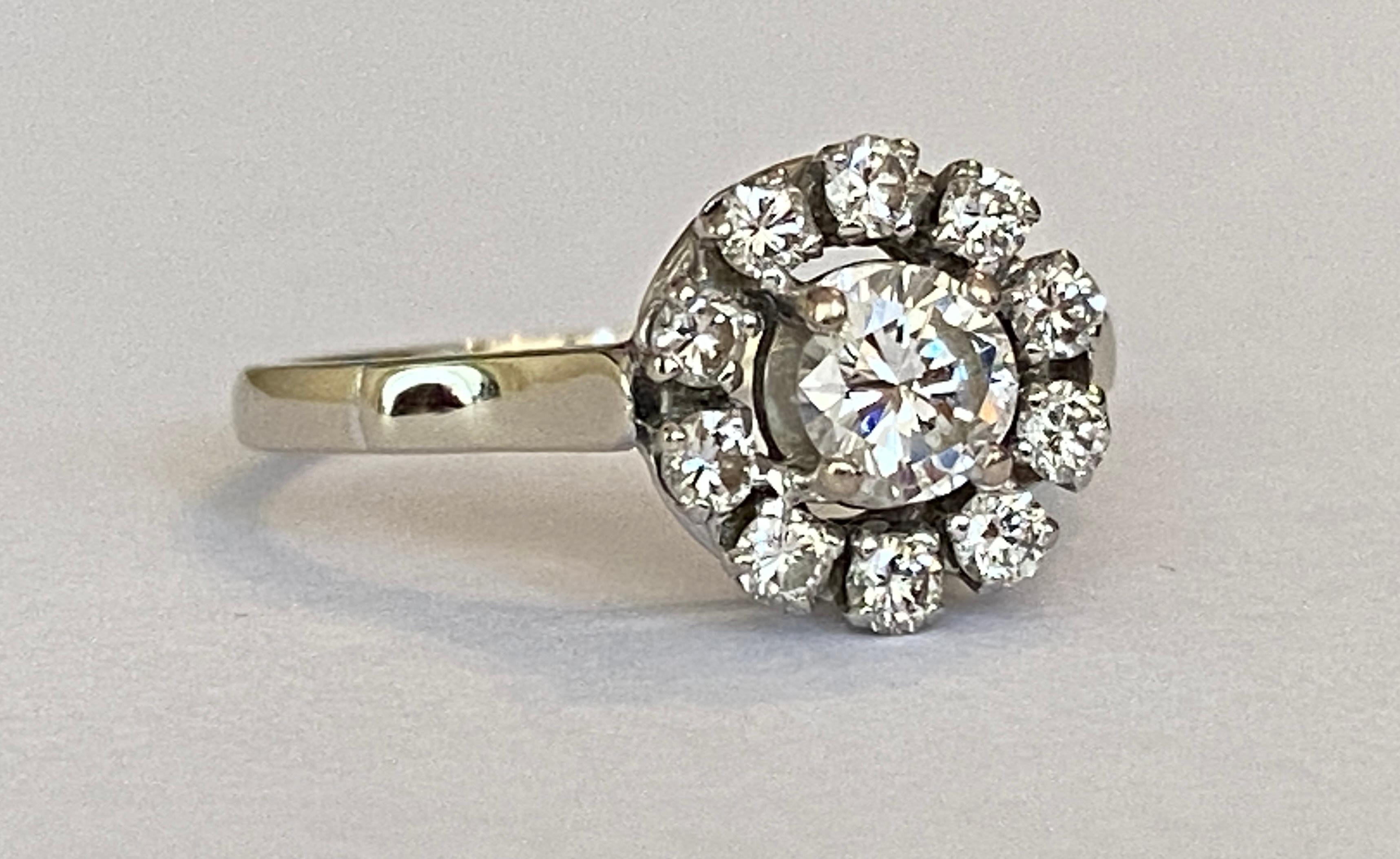 14 carat vintage white gold rosette ring with 0.83 ct diamonds In Good Condition For Sale In AMSTERDAM, NL