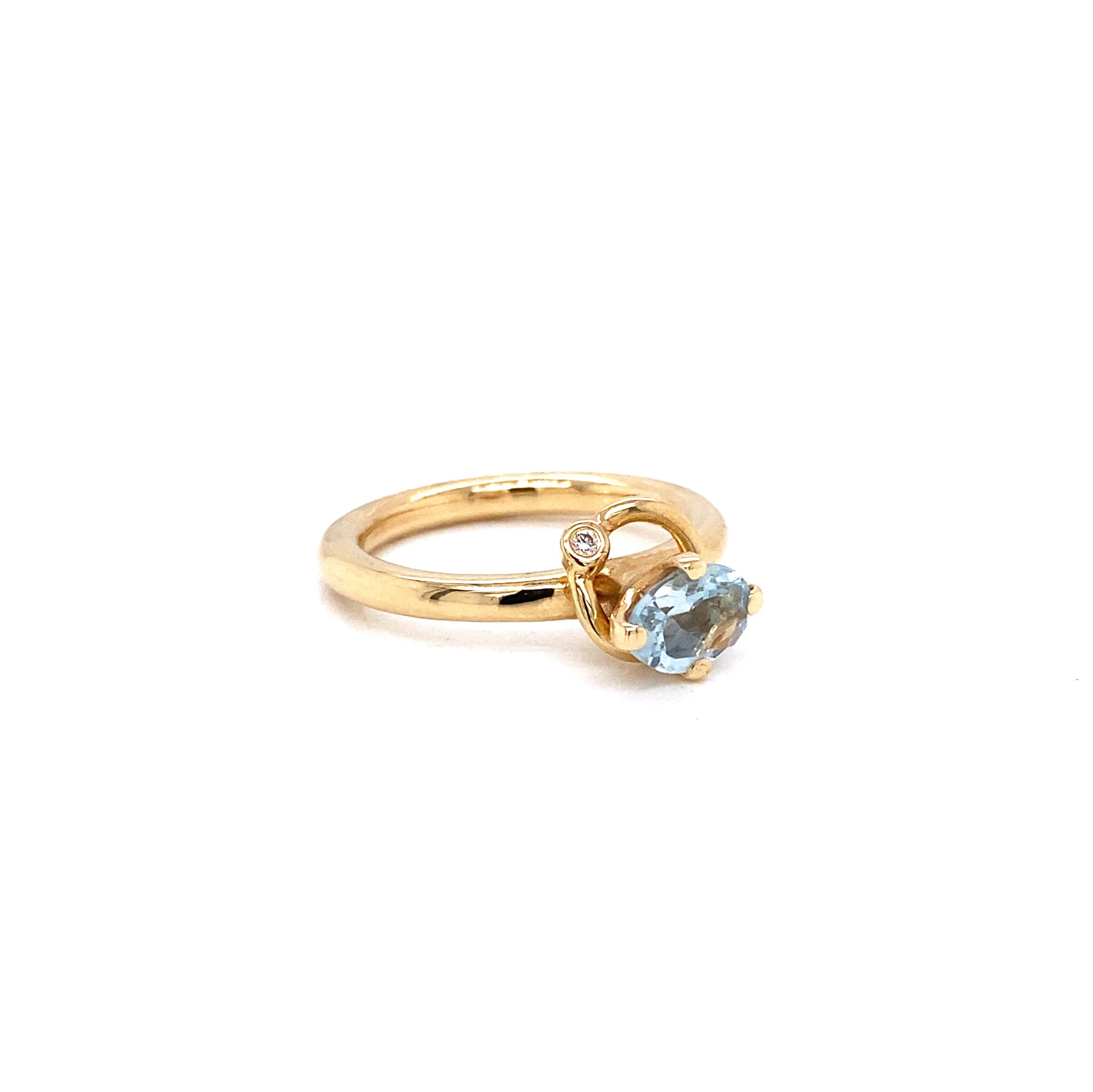 Anillo Colgante Aguamarina y Diamante en Oro Amarillo de 14 Quilates Moderno en venta