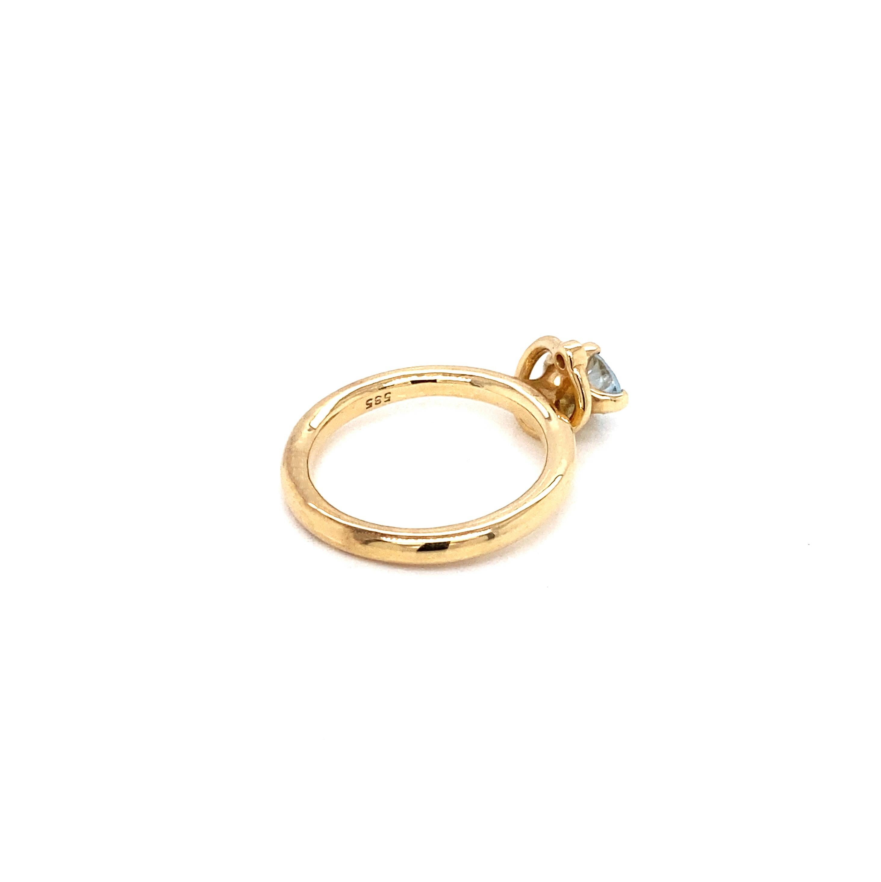 Anillo Colgante Aguamarina y Diamante en Oro Amarillo de 14 Quilates Corte oval en venta