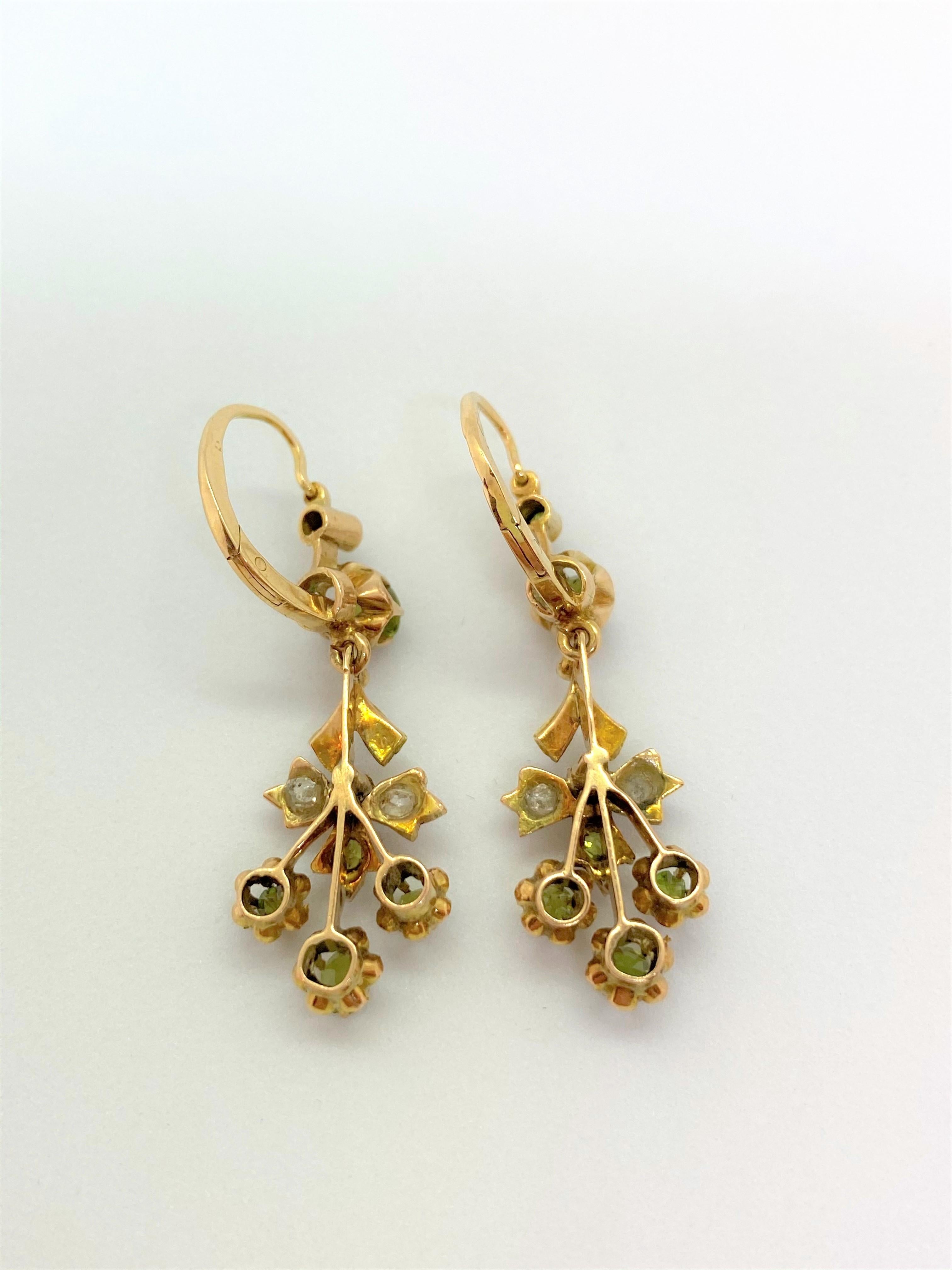 14 Karat Yellow Gold Demantoid Garnet Rosecut Diamond Earrings In Good Condition In Orimattila, FI