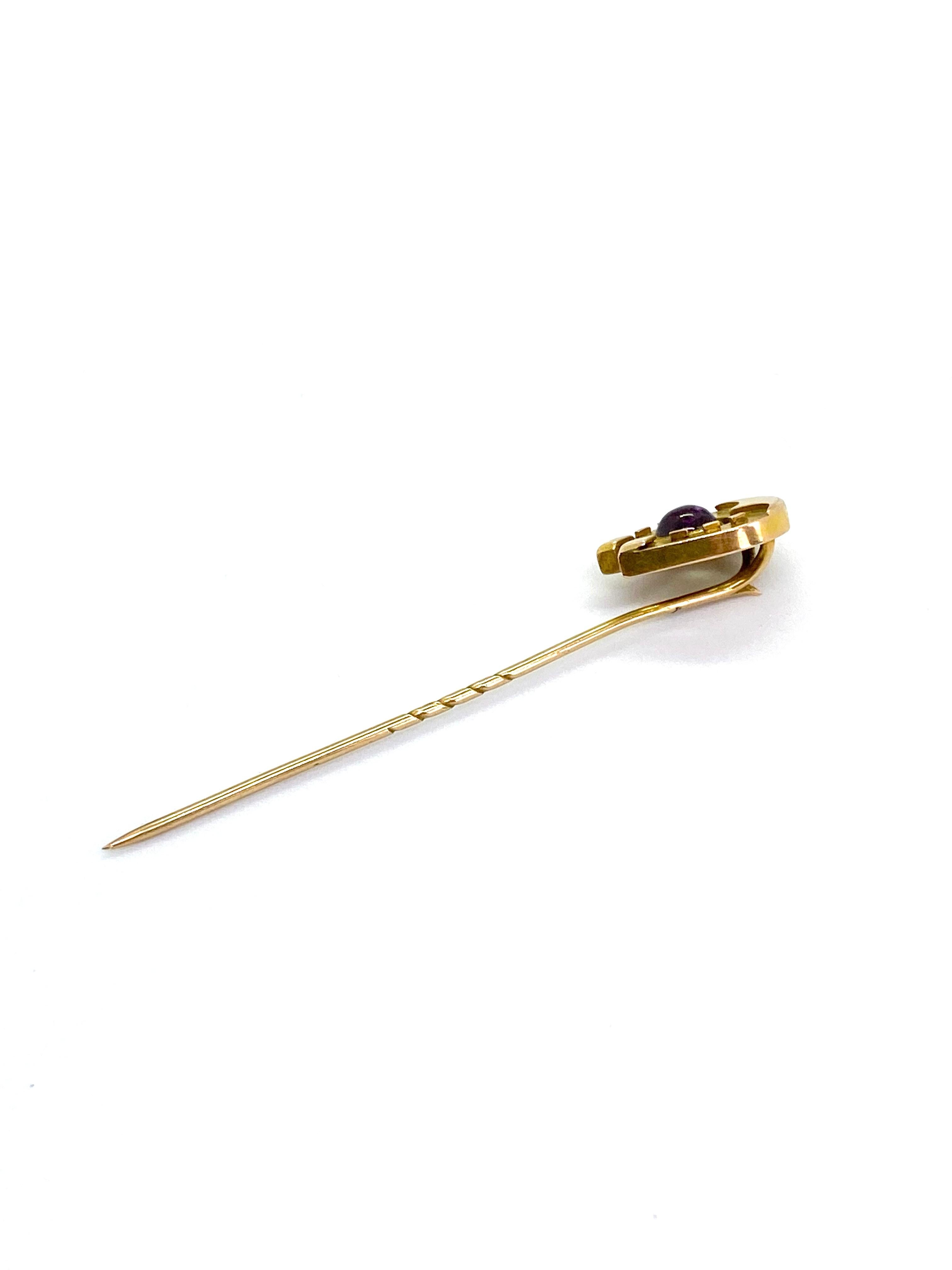 Stick Pin
14 Carat Yellow Gold Garnet Russia ? Horseshoe Stickpin
No Stamps.
Possibly Russia
Width 0.9 cm, Lenght  7 cm, Depth 1 cm