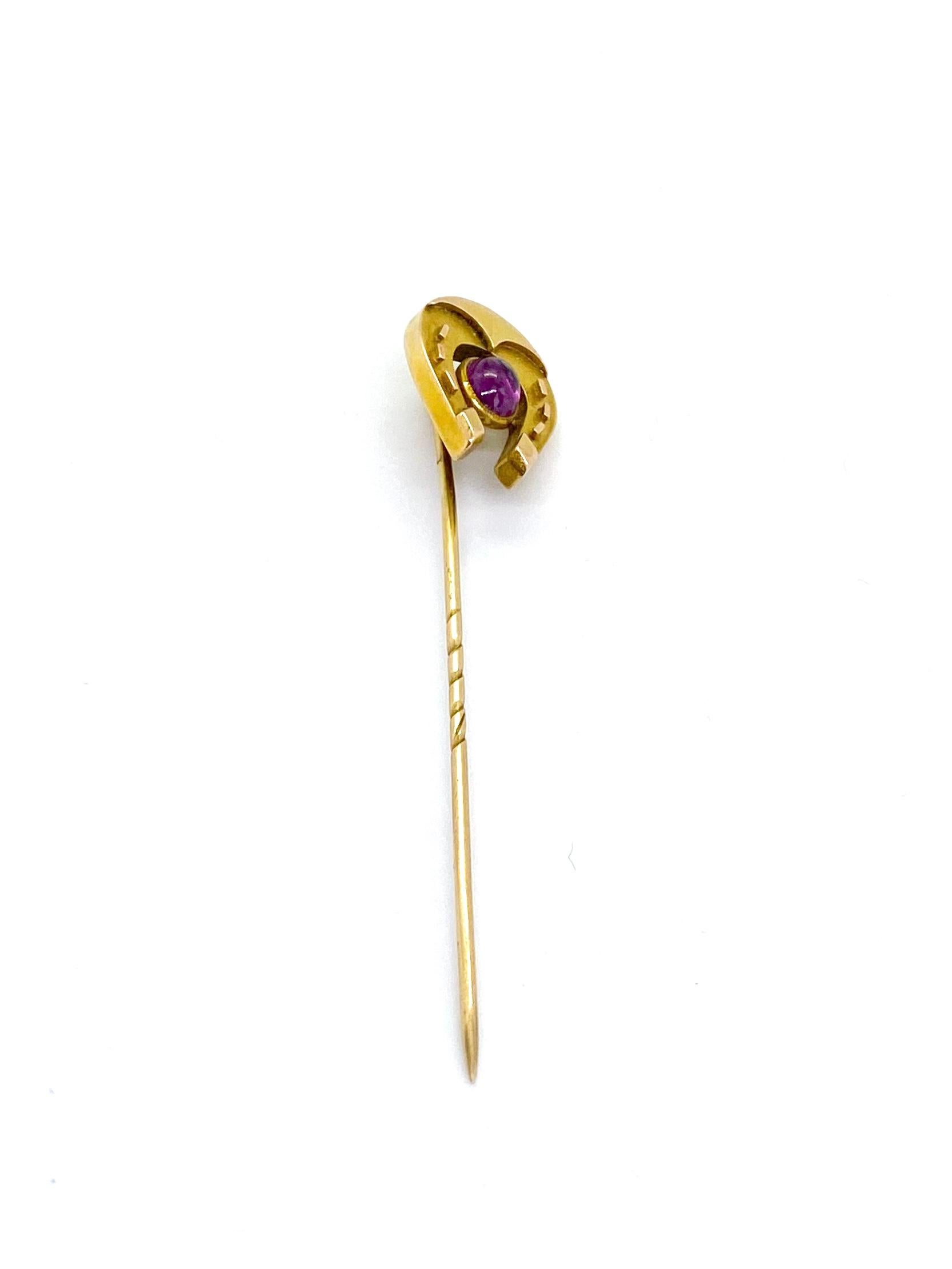 14 Carat Yellow Gold Garnet Russia Horseshoe Stickpin In Good Condition For Sale In Orimattila, FI