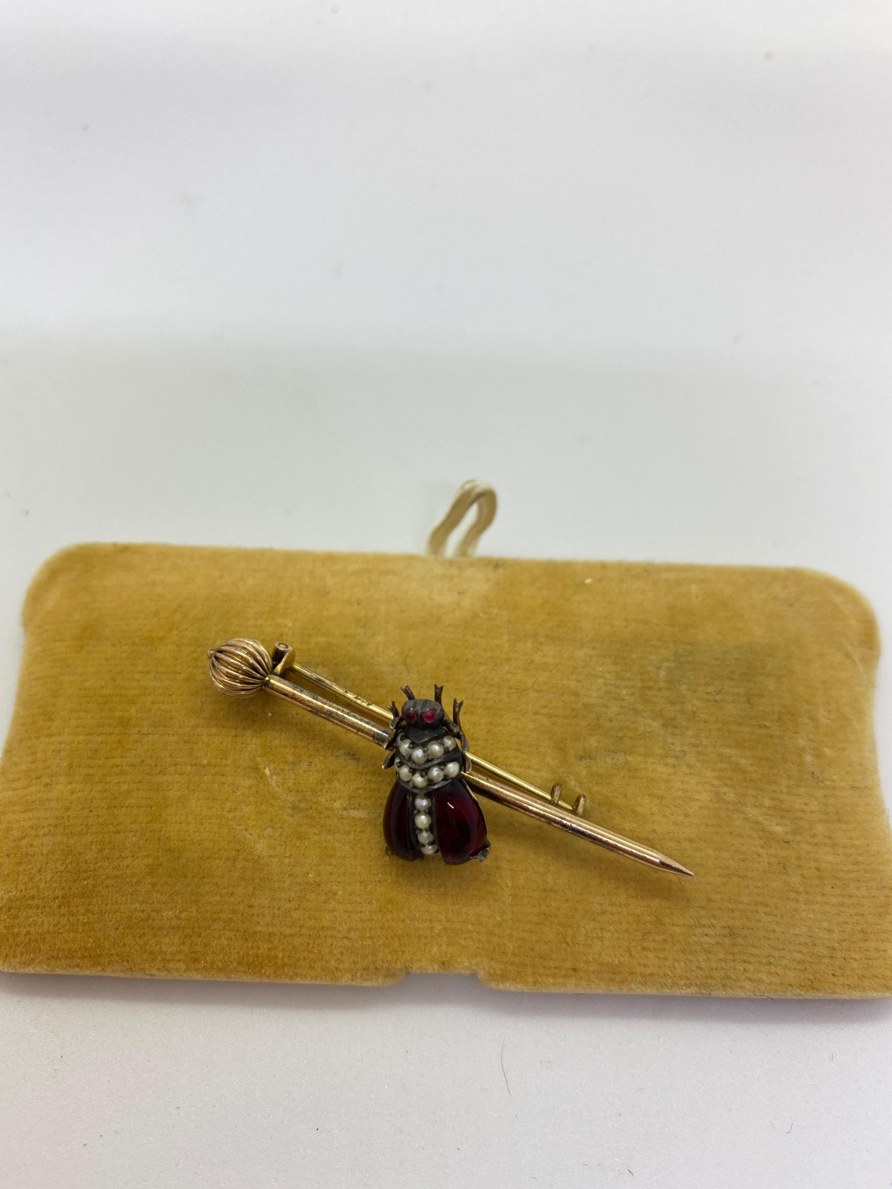 Women's or Men's 14 Carat Yellow Gold Grenades Pearls Russia Fly Stickpin For Sale