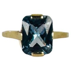 Anello in oro giallo 14 carati con acquamarina e smeraldo sfaccettato da 2 carati