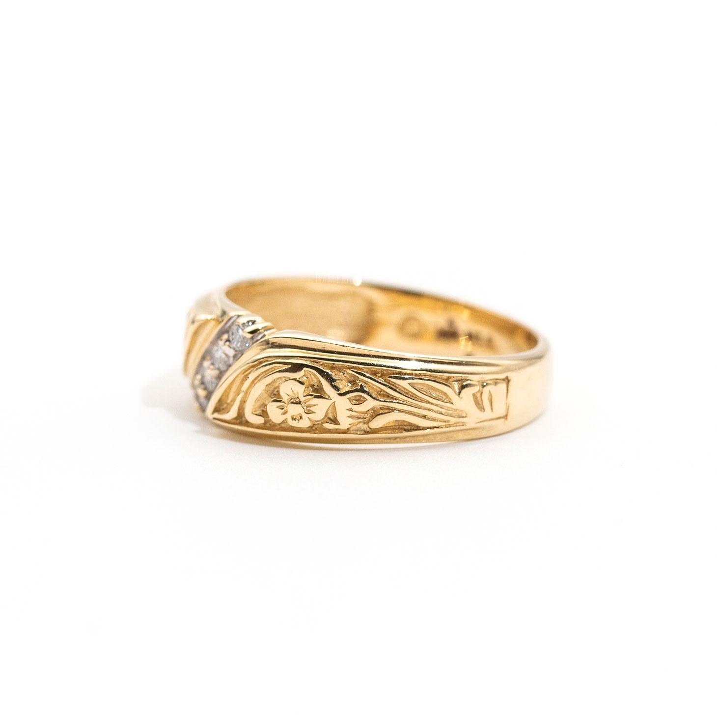 Modern 14 Carat Yellow Gold Round Brilliant Cut Diamond Vintage Wedding Band Ring