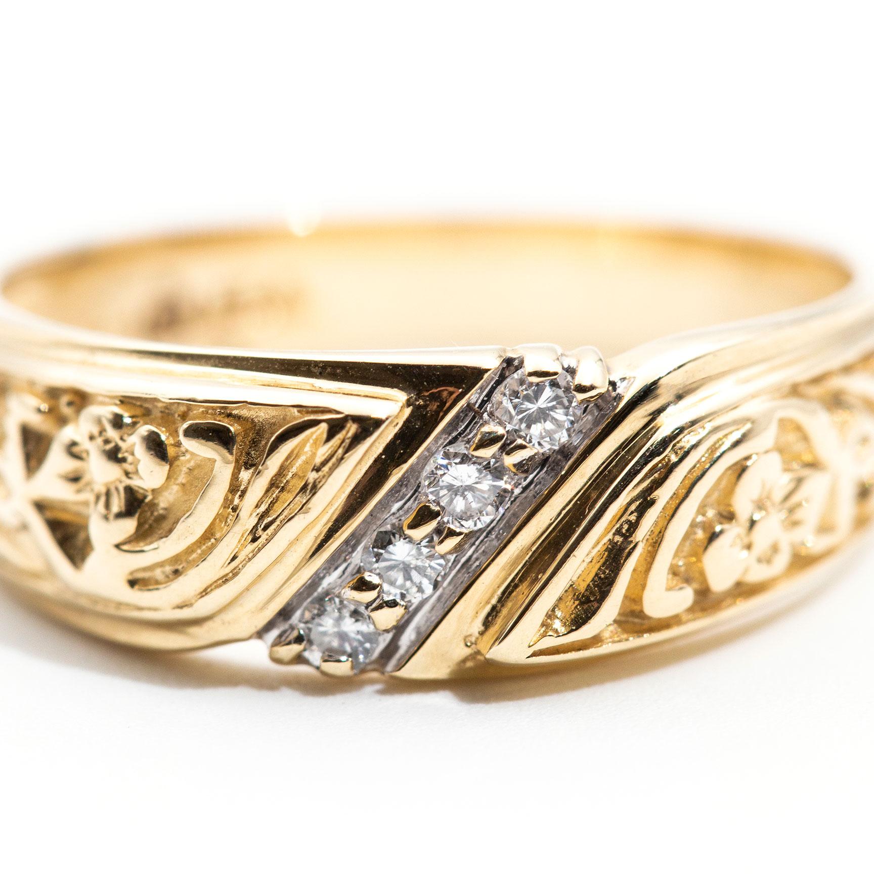 Women's 14 Carat Yellow Gold Round Brilliant Cut Diamond Vintage Wedding Band Ring