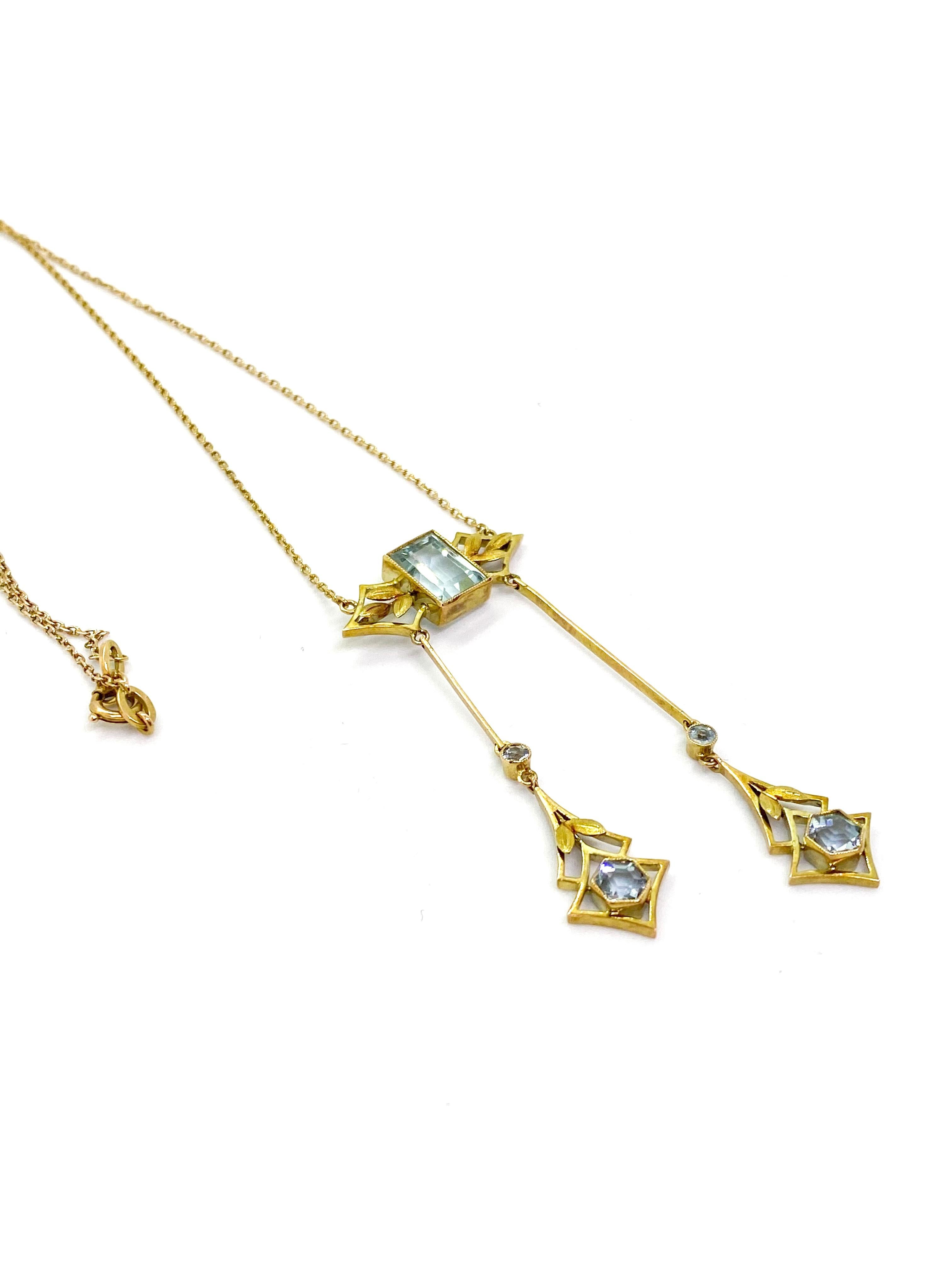 14 Carat Yellow Gold Russia Art Deco Aquamarine Pendant Necklace
14k Gold, Russian Gold Stamps 56 and later 585
5 Aquamarines
Chain lenght 22.5 cm
