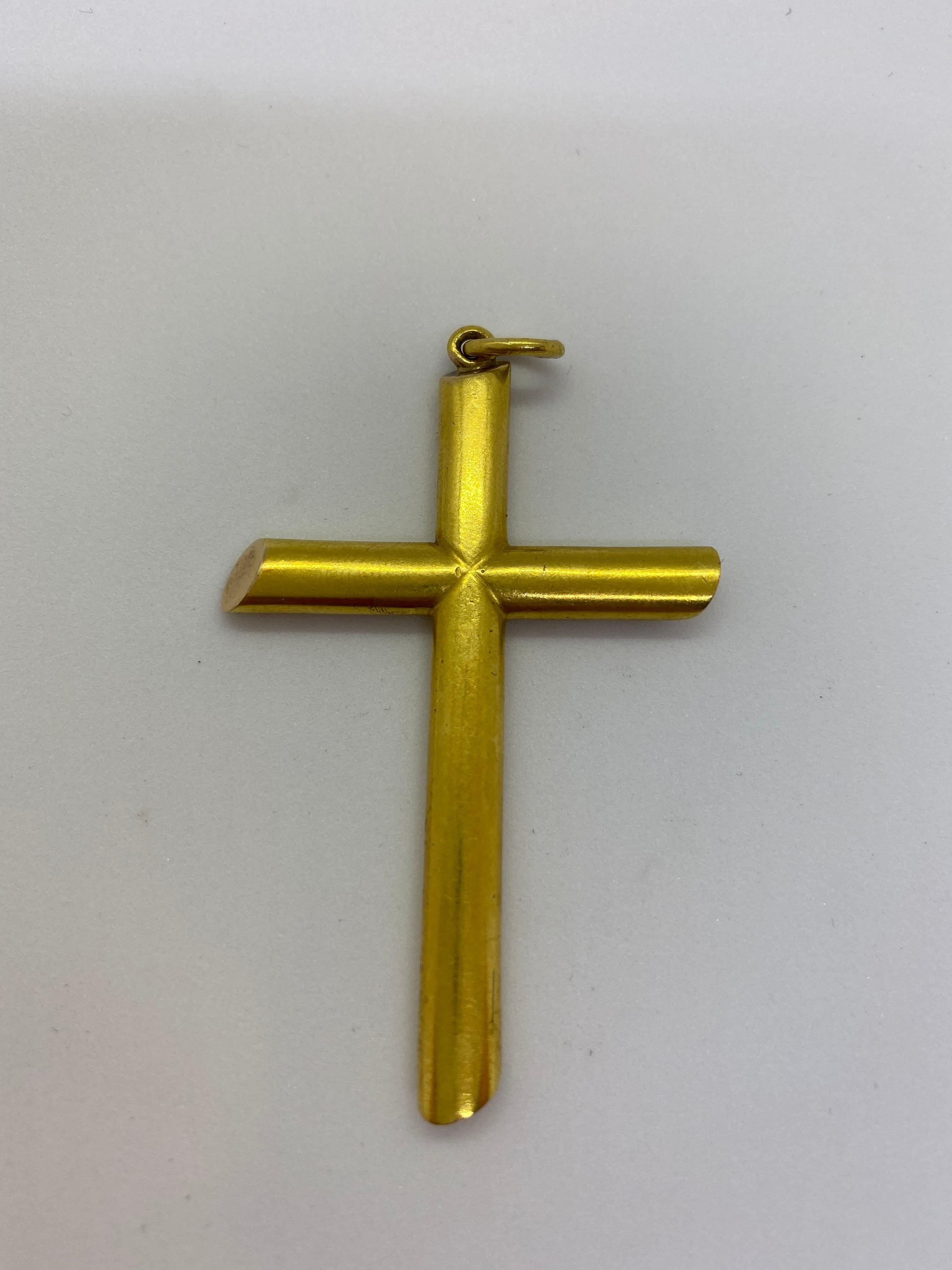 14 Karat Yellow Gold Russia Cross Pendant
Possibly Nikolayevich Lyapunov
14k, Saint Petersburg gold stamp 56
Width 3.8cm, Lenght 6.0cm, Depth 0.4cm