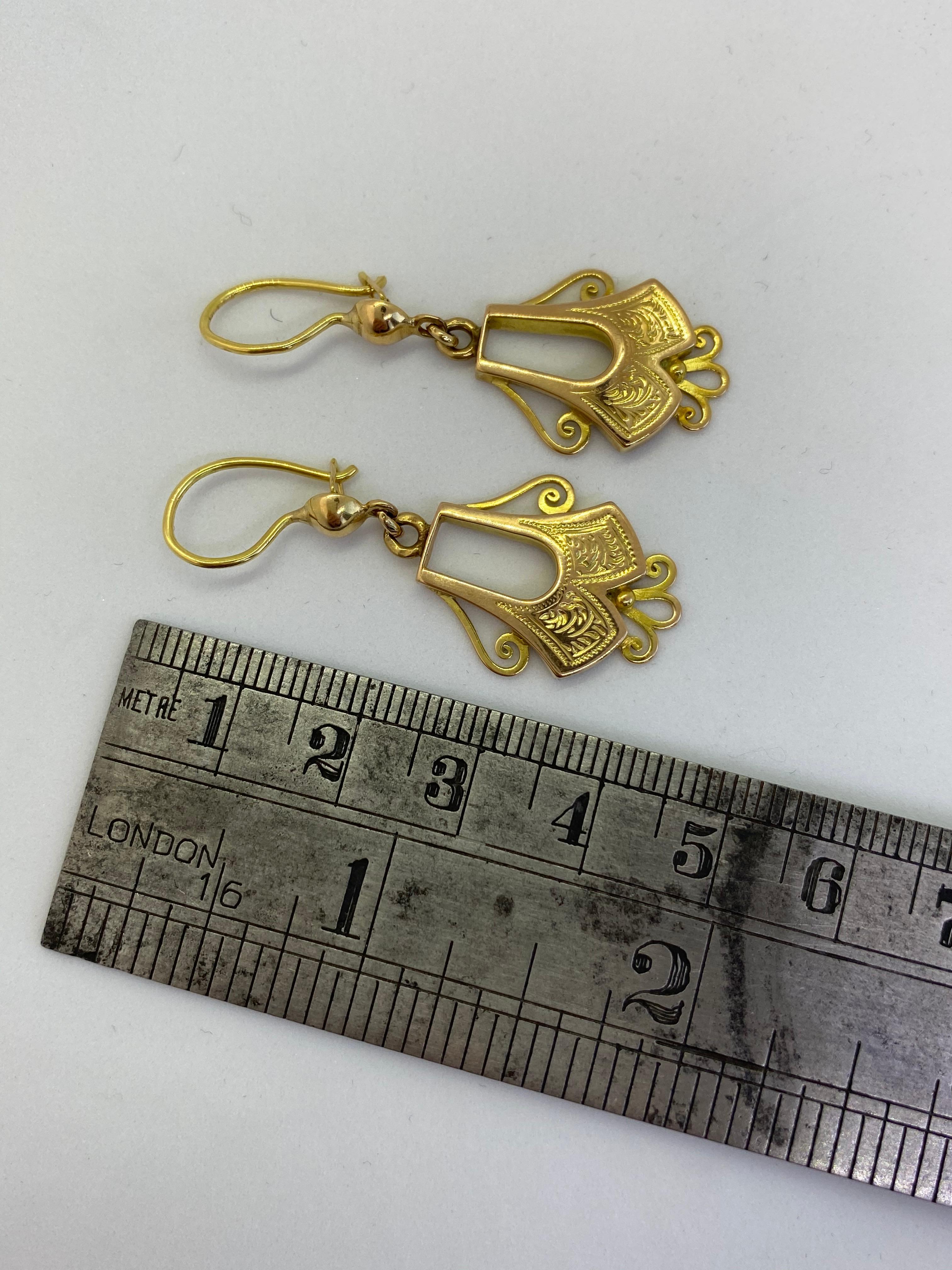 Russian Empire Russia 14 Carat Yellow Gold Saint Petersburg Engraving Decoration Drop Earrings For Sale