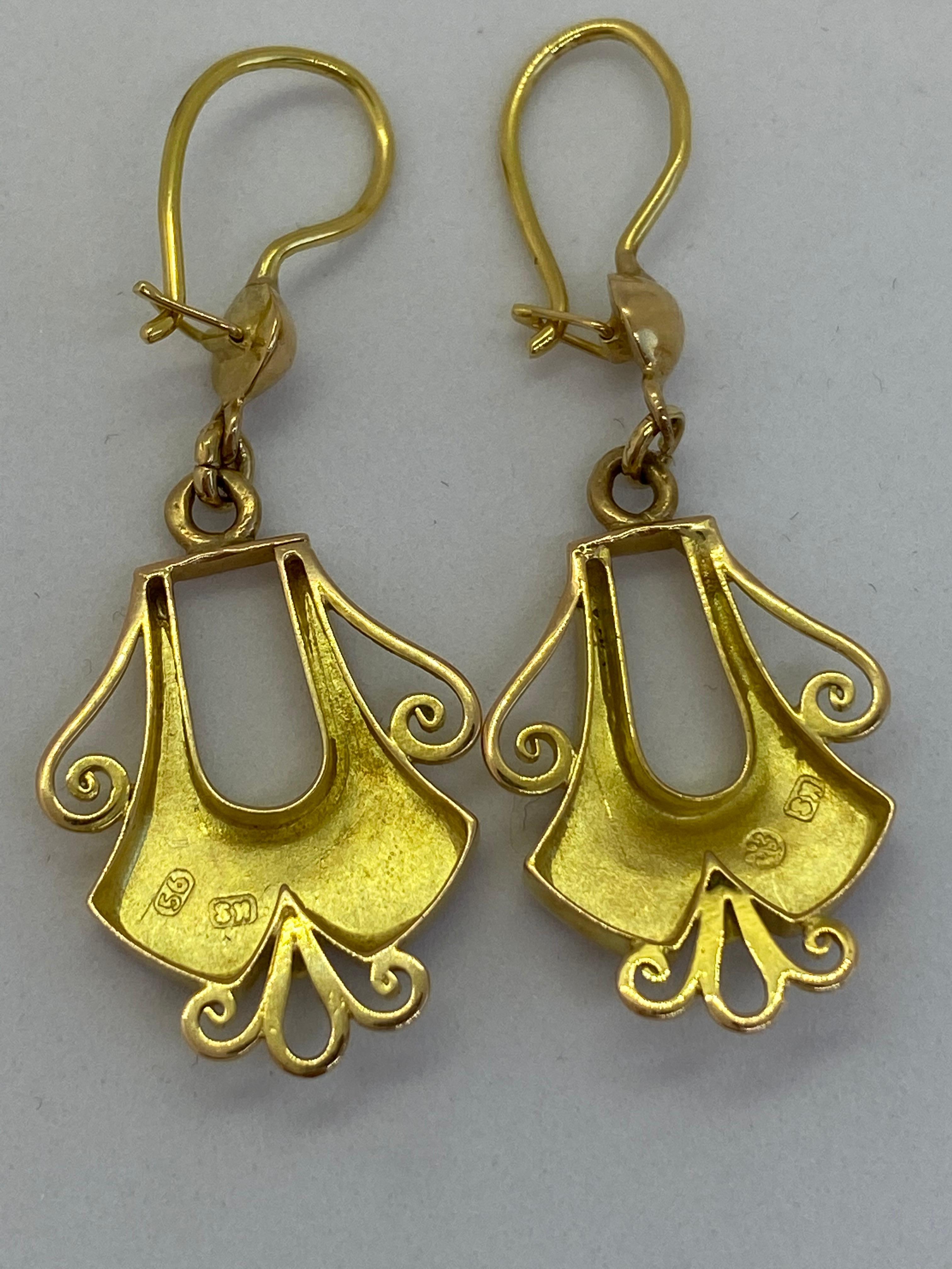 Russia 14 Carat Yellow Gold Saint Petersburg Engraving Decoration Drop Earrings In Good Condition For Sale In Orimattila, FI