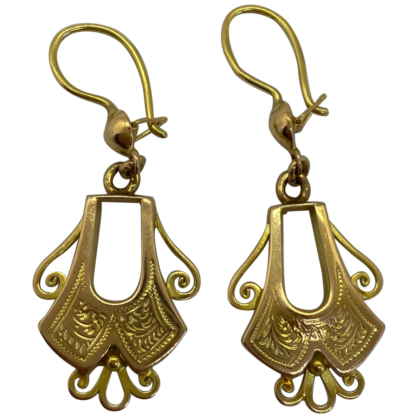 Russia 14 Carat Yellow Gold Saint Petersburg Engraving Decoration Drop Earrings For Sale