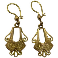 Antique Russia 14 Carat Yellow Gold Saint Petersburg Engraving Decoration Drop Earrings