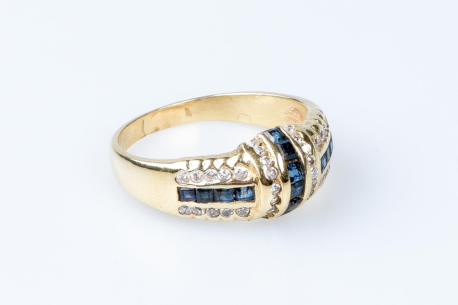 Square Cut 14 carat yellow gold sapphires ring  For Sale