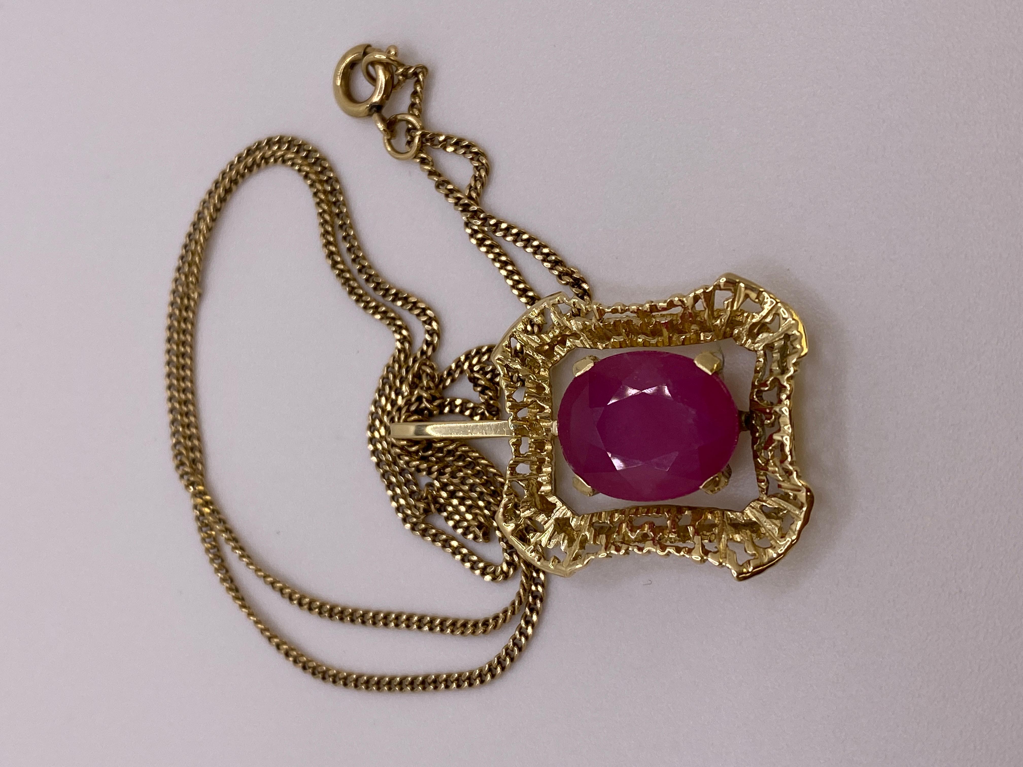 Collar Vintage de Oro Amarillo de 14 Quilates con Colgante - Rubí de 5,20 ct en venta 4