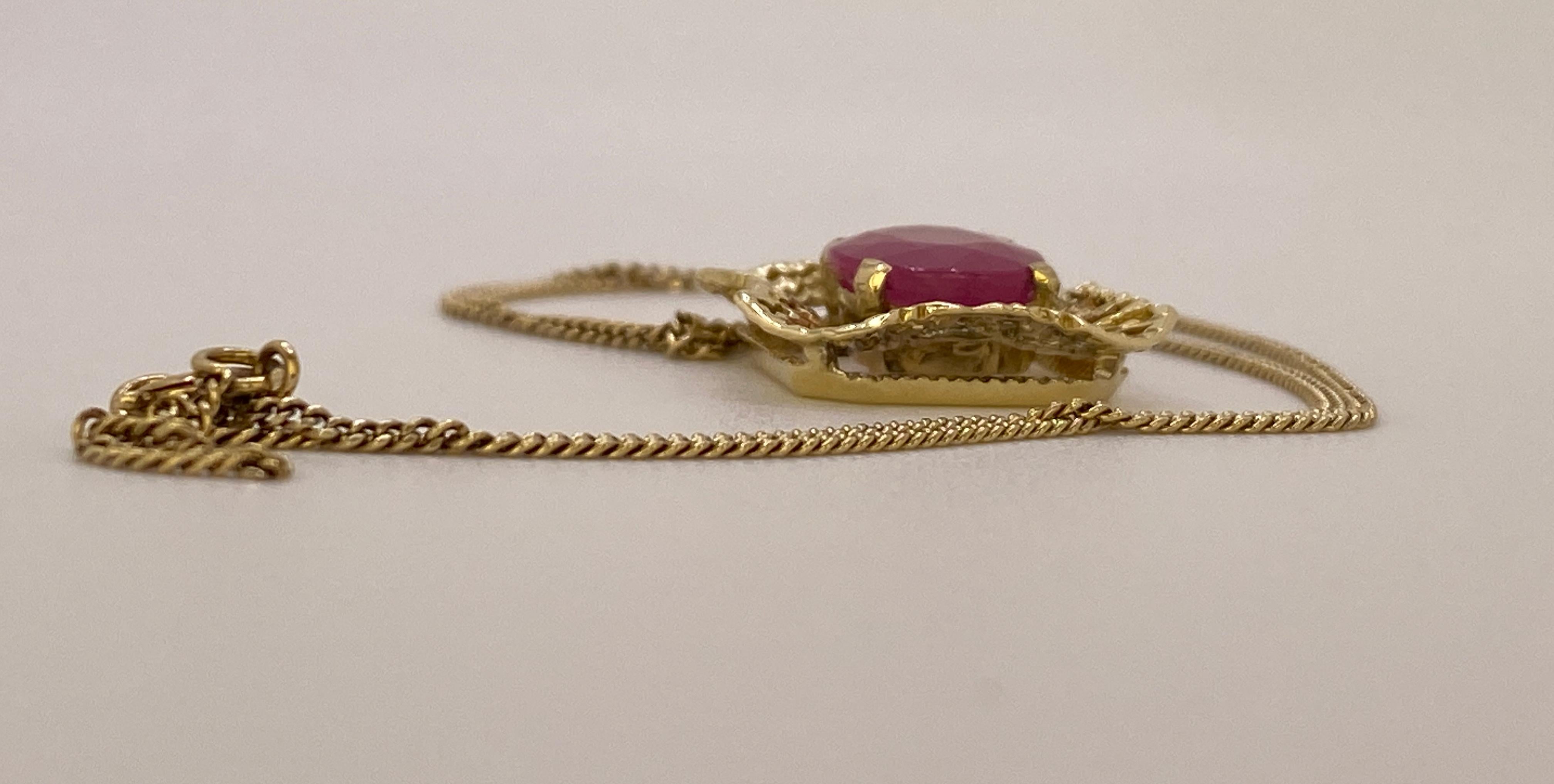Collar Vintage de Oro Amarillo de 14 Quilates con Colgante - Rubí de 5,20 ct en venta 5