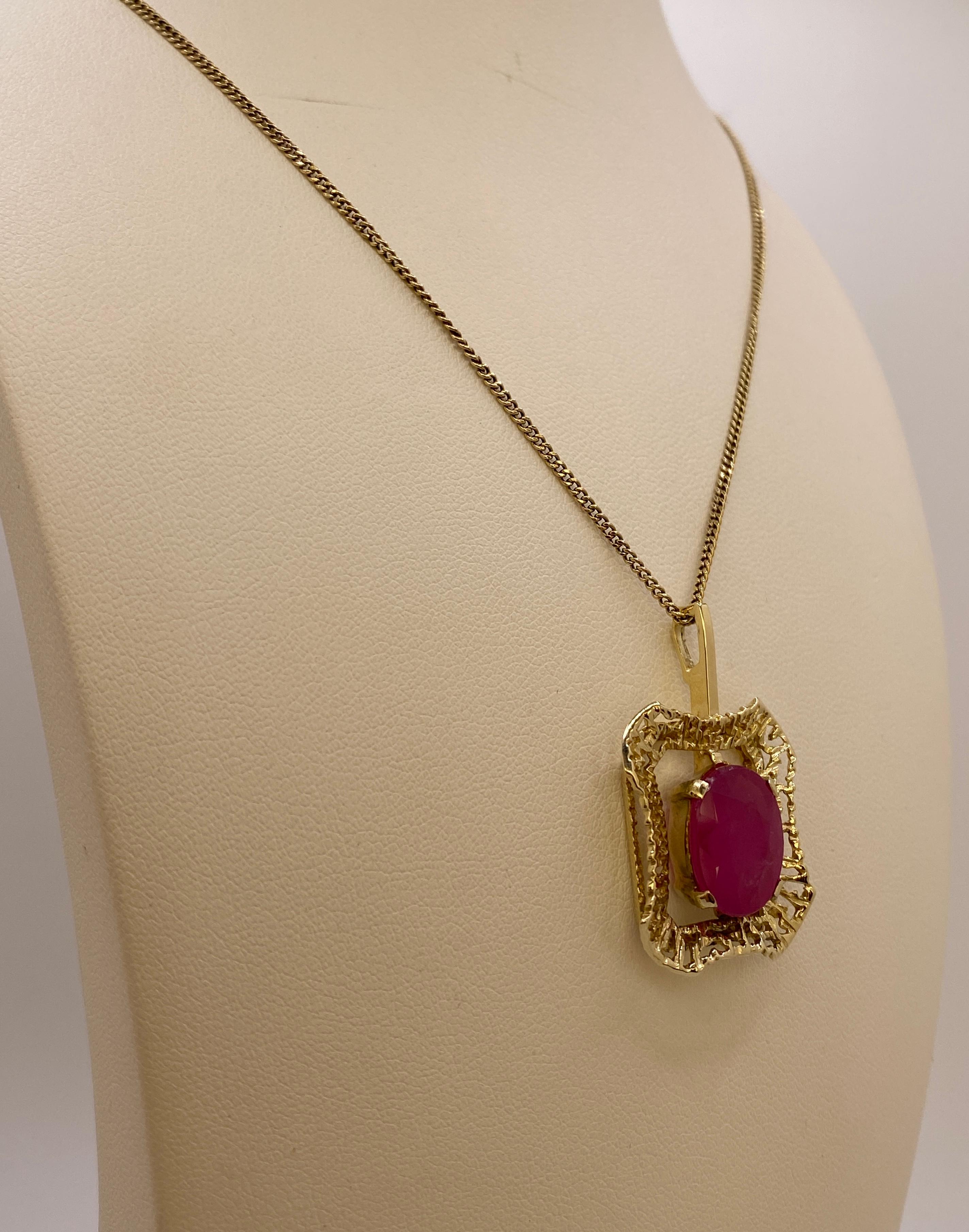Collar Vintage de Oro Amarillo de 14 Quilates con Colgante - Rubí de 5,20 ct en Bueno estado para la venta en AMSTERDAM, NL