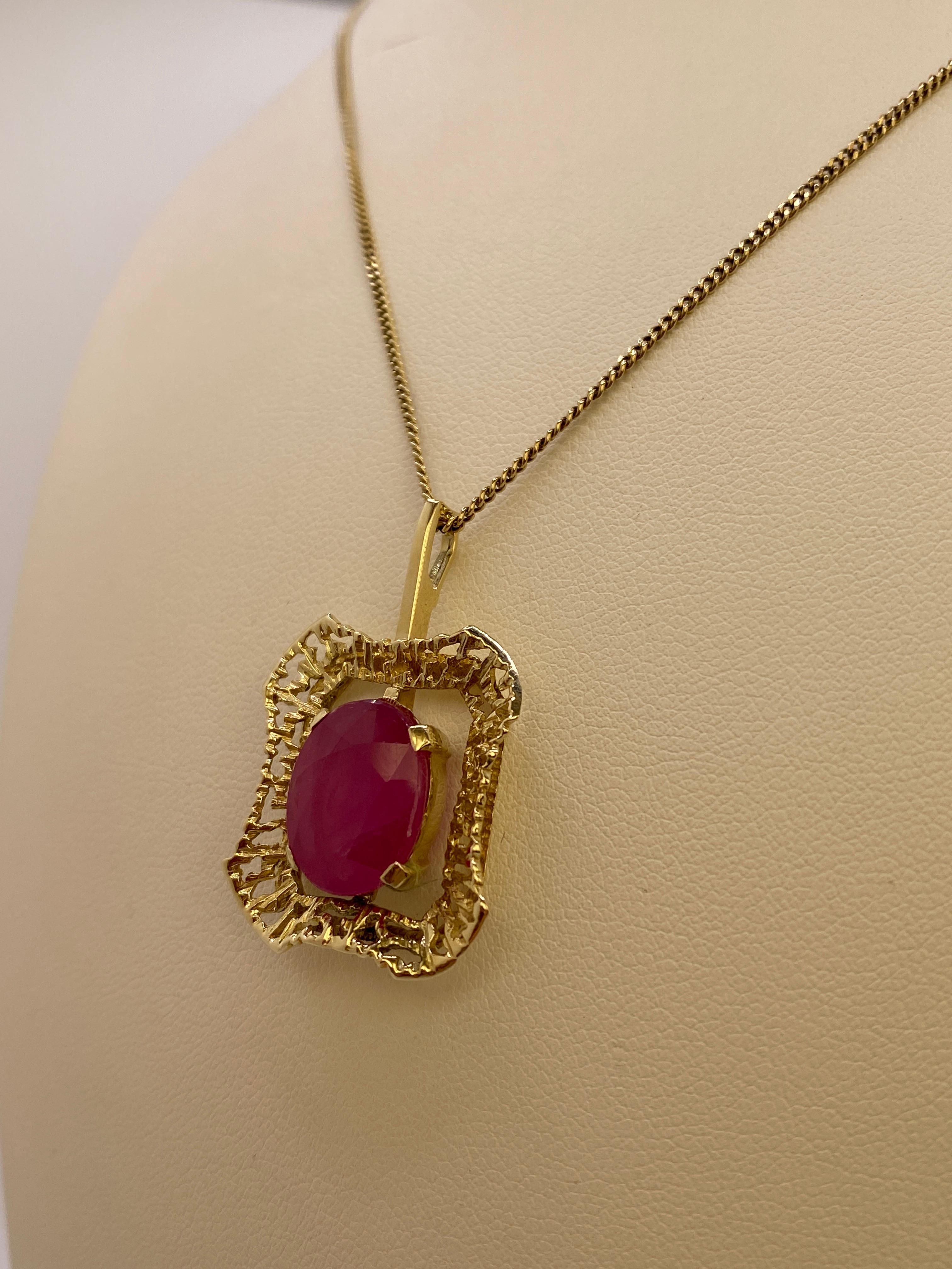 Femenino o masculino Collar Vintage de Oro Amarillo de 14 Quilates con Colgante - Rubí de 5,20 ct en venta