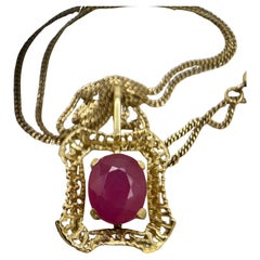 14 Carat Yellow Gold Vintage Necklace with Pendant – 5.20 ct Ruby