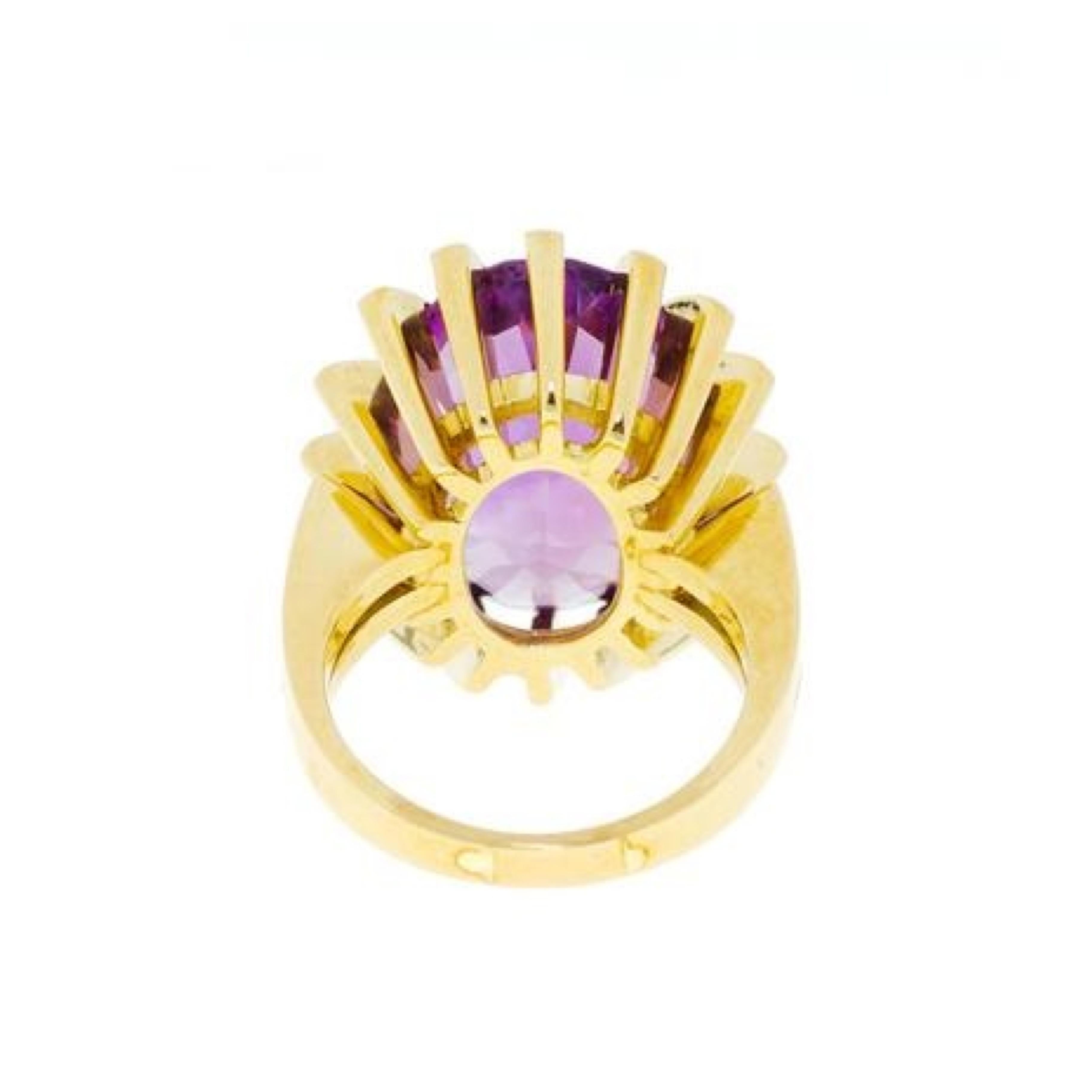 Contemporary Oval 14 Carats Amethyst 18 Carats Yellow Gold Cocktail Ring For Sale