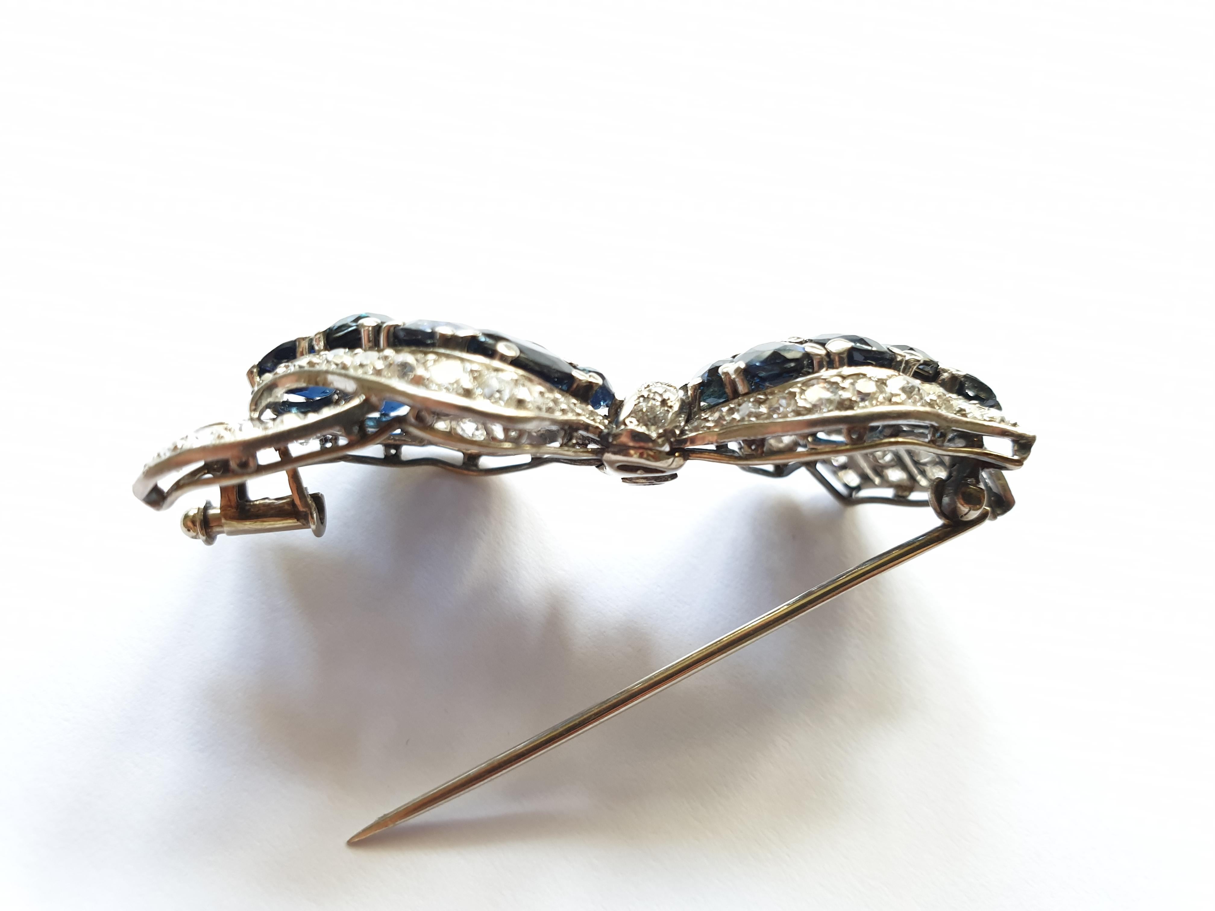 14 Carat Bow Brooch with Sapphires and Diamonds For Sale 2