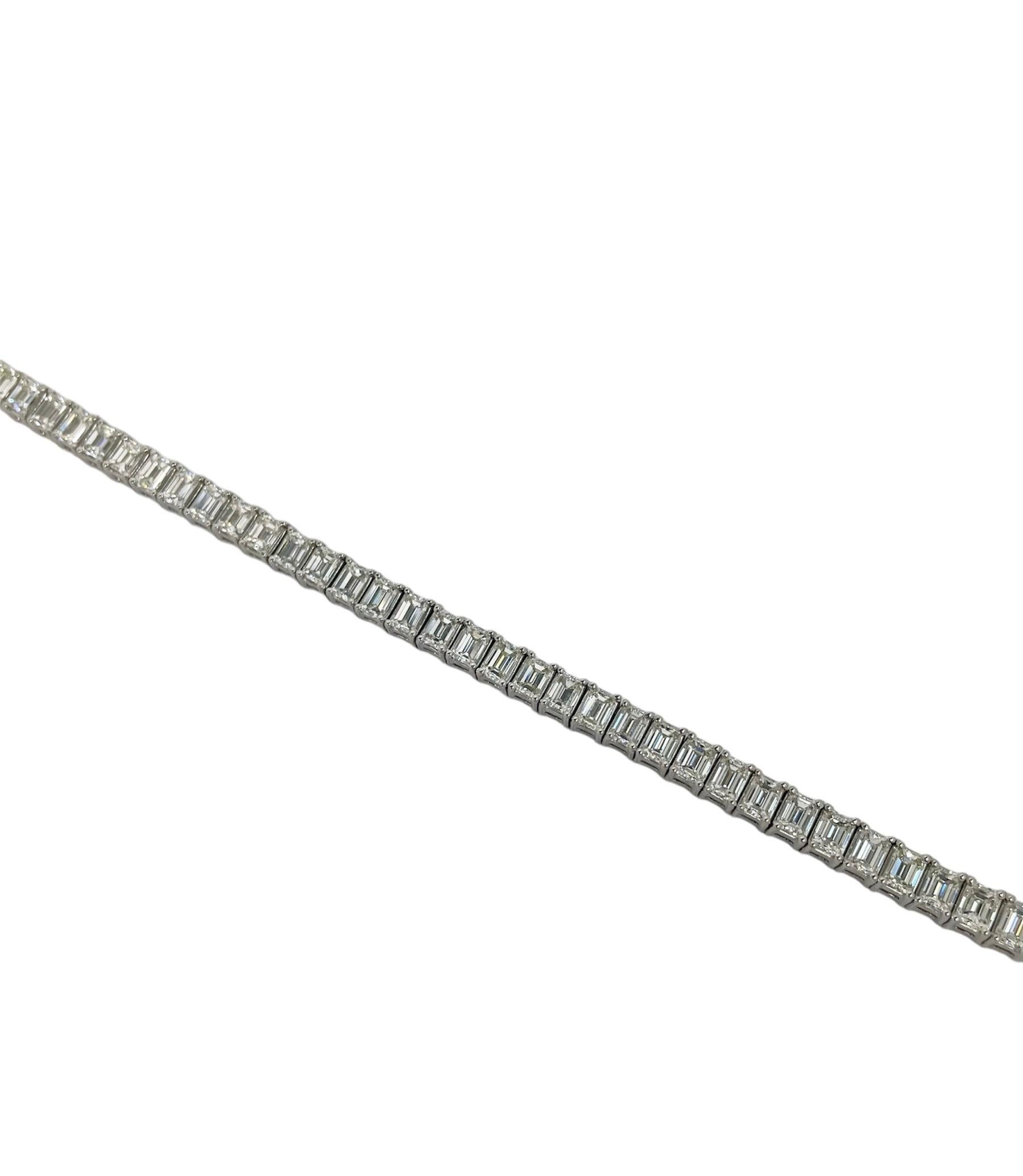 Taille émeraude Bracelet tennis en platine et diamants taille émeraude 14 carats en vente