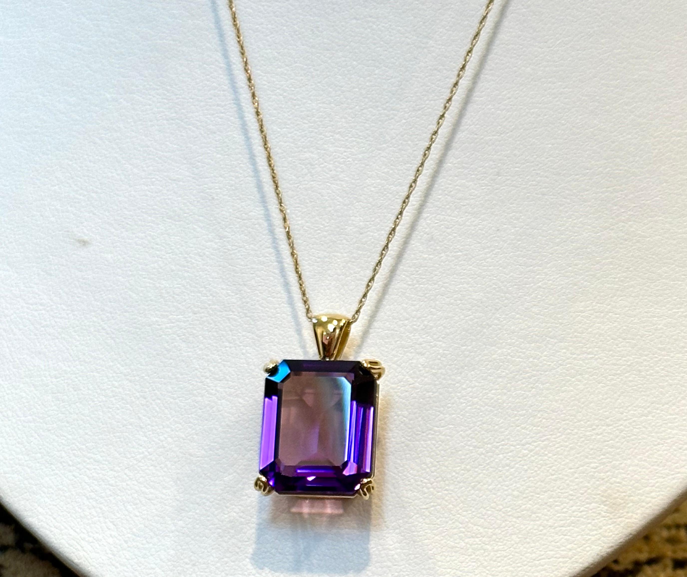 14 Ct Emerald Cut Amethyst Pendant/Neck 18Kt  Gold + 14 Kt Yellow Gold Chain For Sale 7
