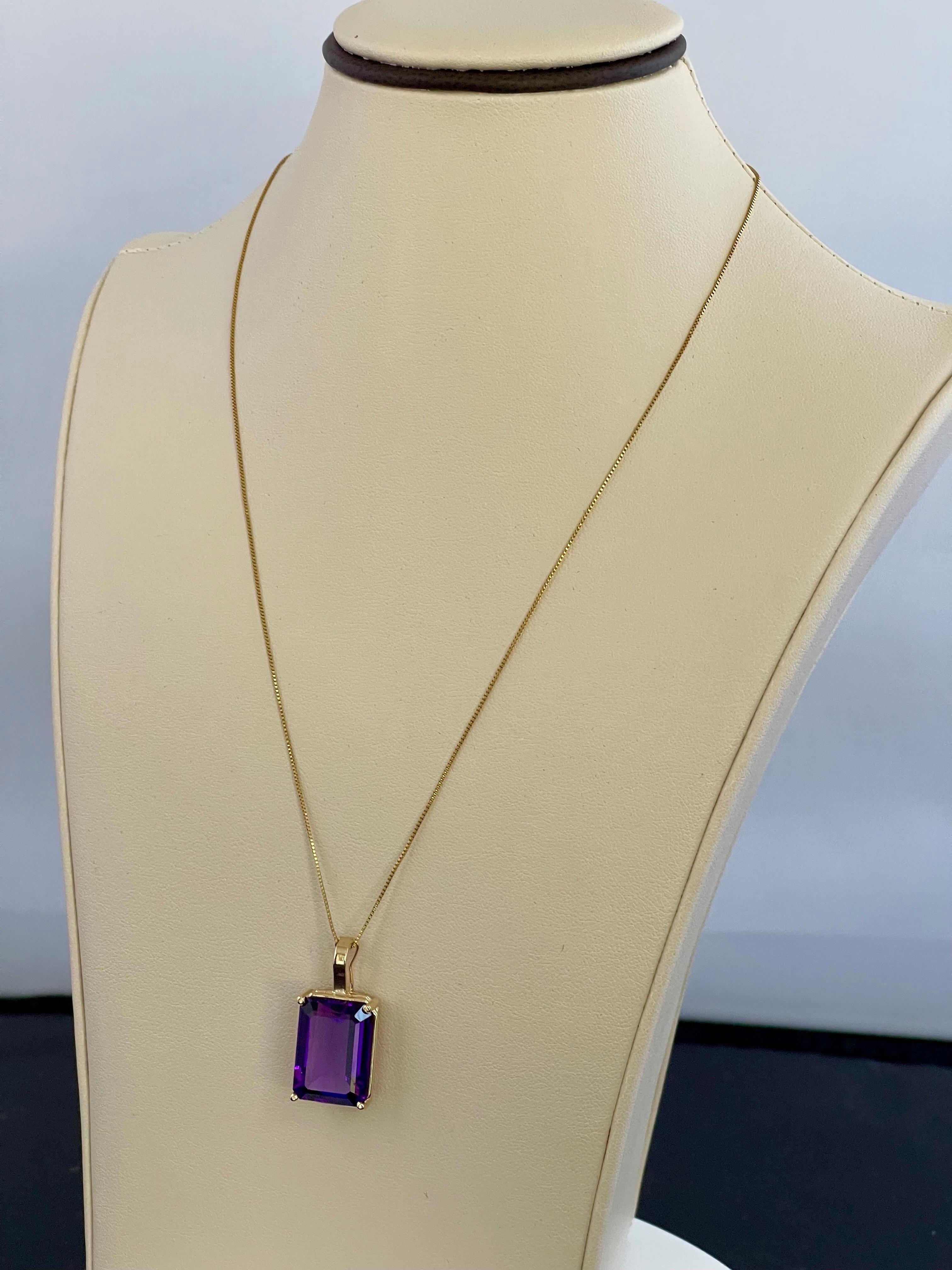 14 Ct Emerald Cut Amethyst Pendant/Neck 18Kt  Gold + 14 Kt Yellow Gold Chain In Excellent Condition For Sale In New York, NY